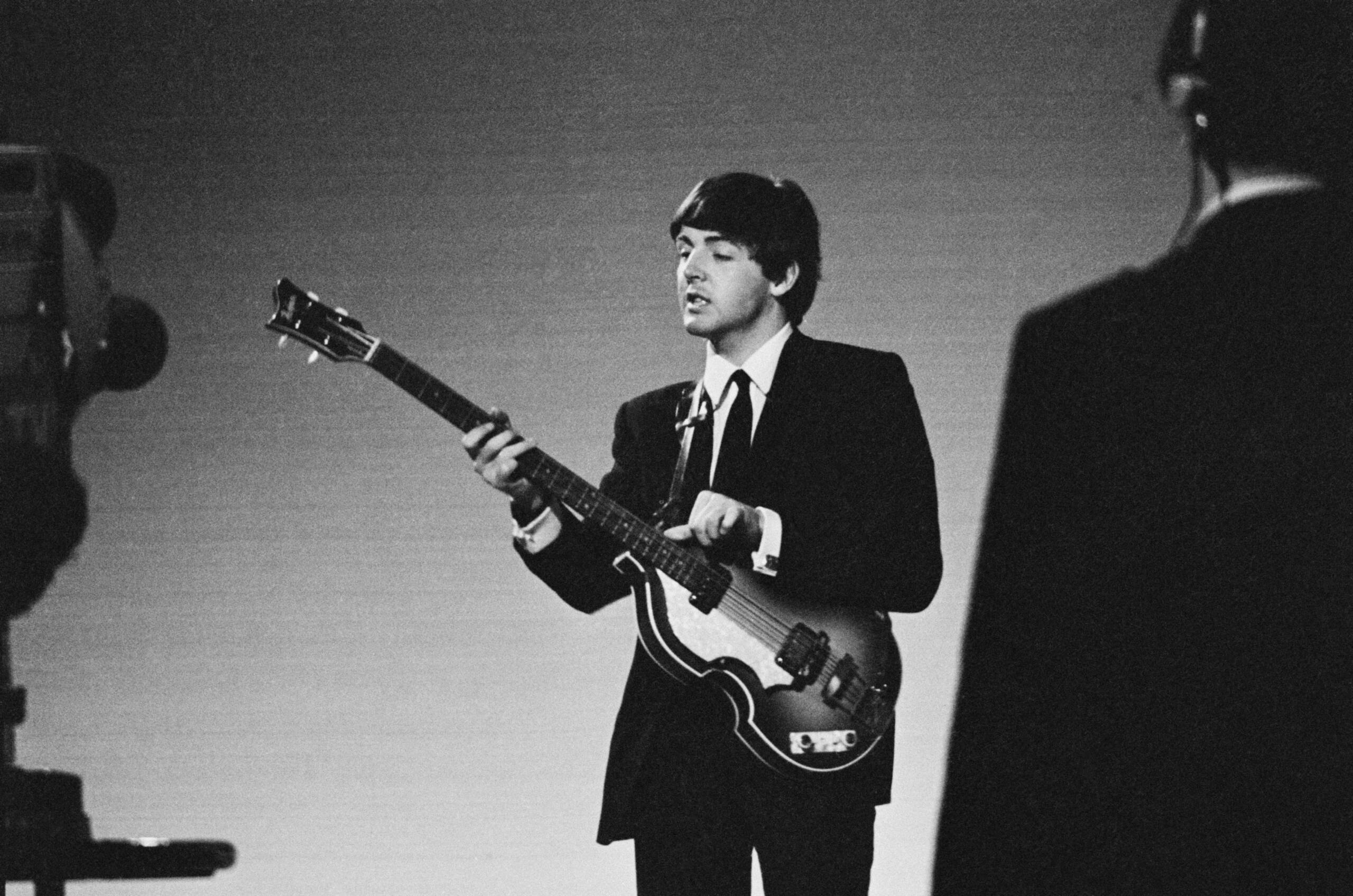 Weltweite Suche nach Paul McCartneys verschwundenem Bass gestartet ...