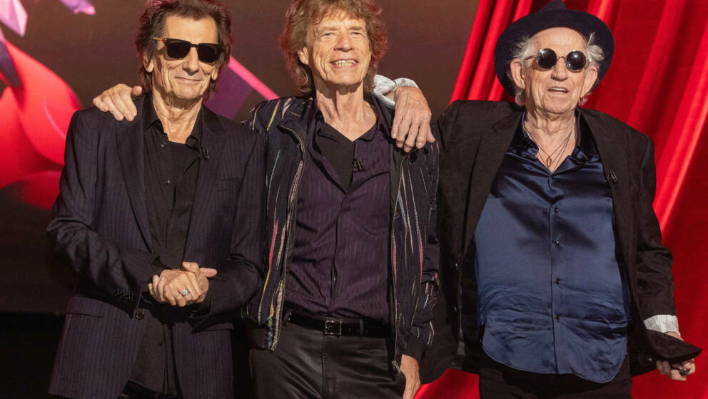 LONDON, ENGLAND - SEPTEMBER 06: (L-R) Ronnie Wood, Mick Jagger and Keith Richards pose for a photocall at the Rolling Stones 
