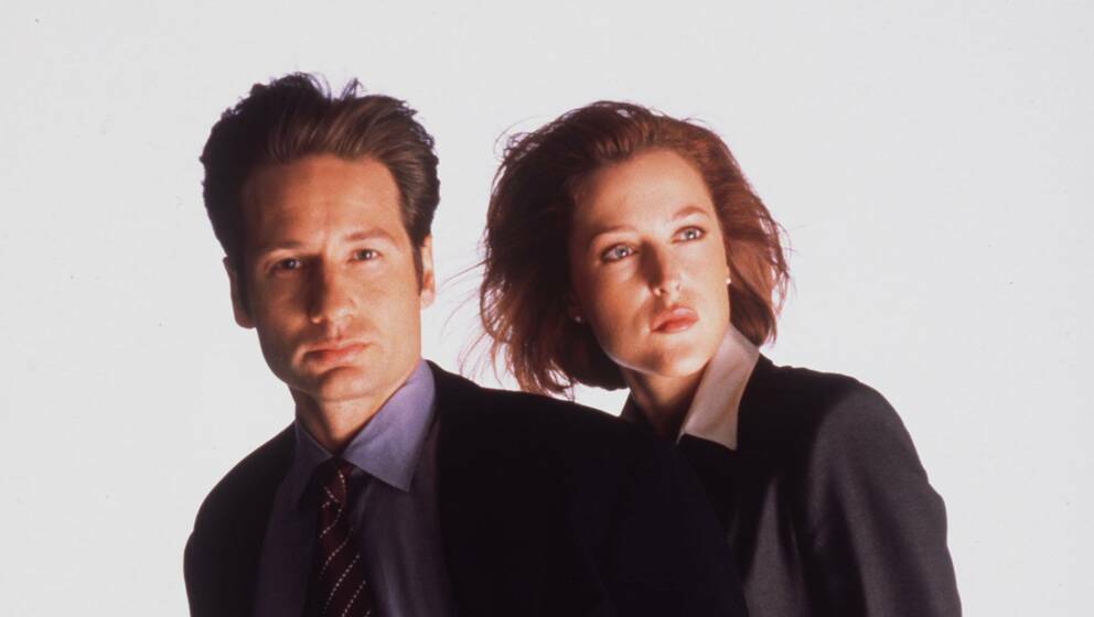 383552 04: 1999 David Duchovny and Gillian Anderson star in year 6 of 'The X-Files.' Photo by FOX/Liaison