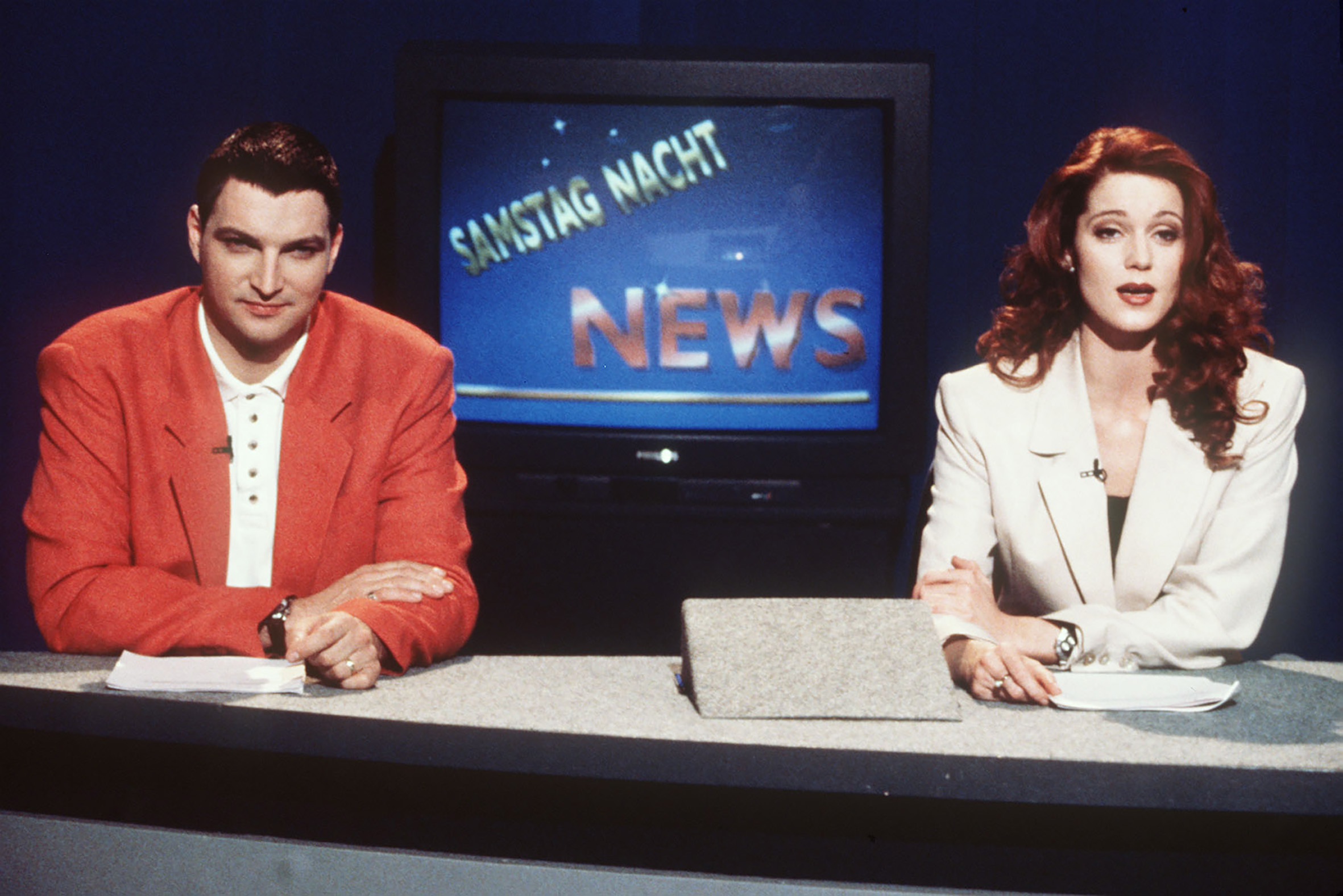 Vorerst letzte Folge Das schrägste aus 5 Jahren Nachrichten mit STEFAN JürgenS und ESTHER SCHWEINS. / Überschrift: RTL ...