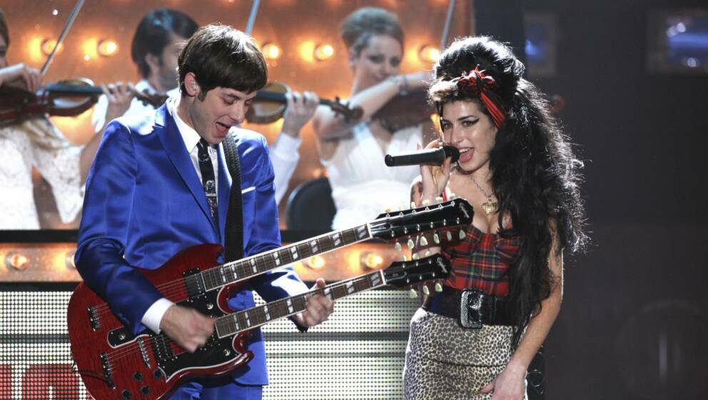 Mark Ronson und Amy Winehouse live bei den BRIT Awards 2008