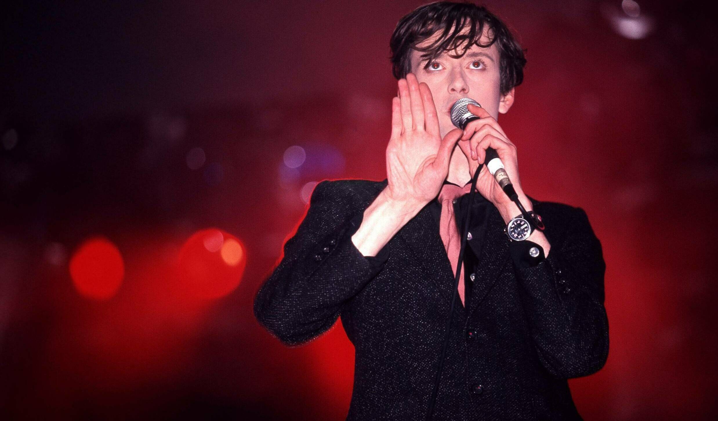 UNITED KINGDOM - JUNE 24:  GLASTONBURY FESTIVAL  Photo of Jarvis COCKER and PULP, Jarvis Cocker performing live onstage  (...