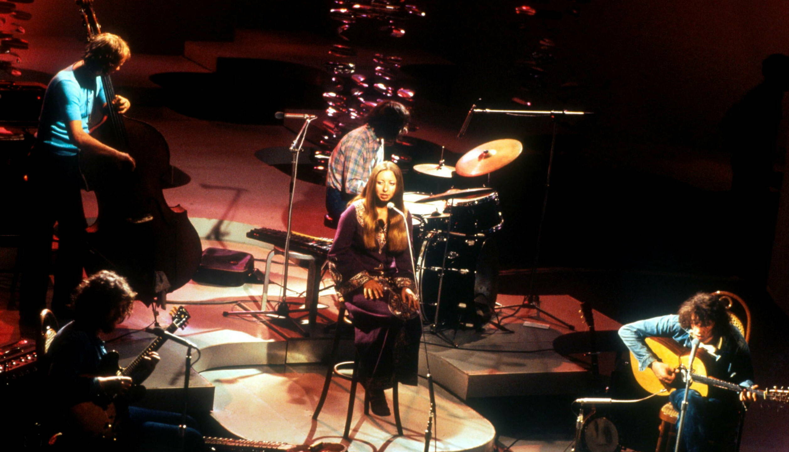 Pentangle perform on TV show, London, 1970, L-R John Renbourn, Bert Jansch, Jacqui McShee, Danny Thompson, Terry Cox. (Pho...