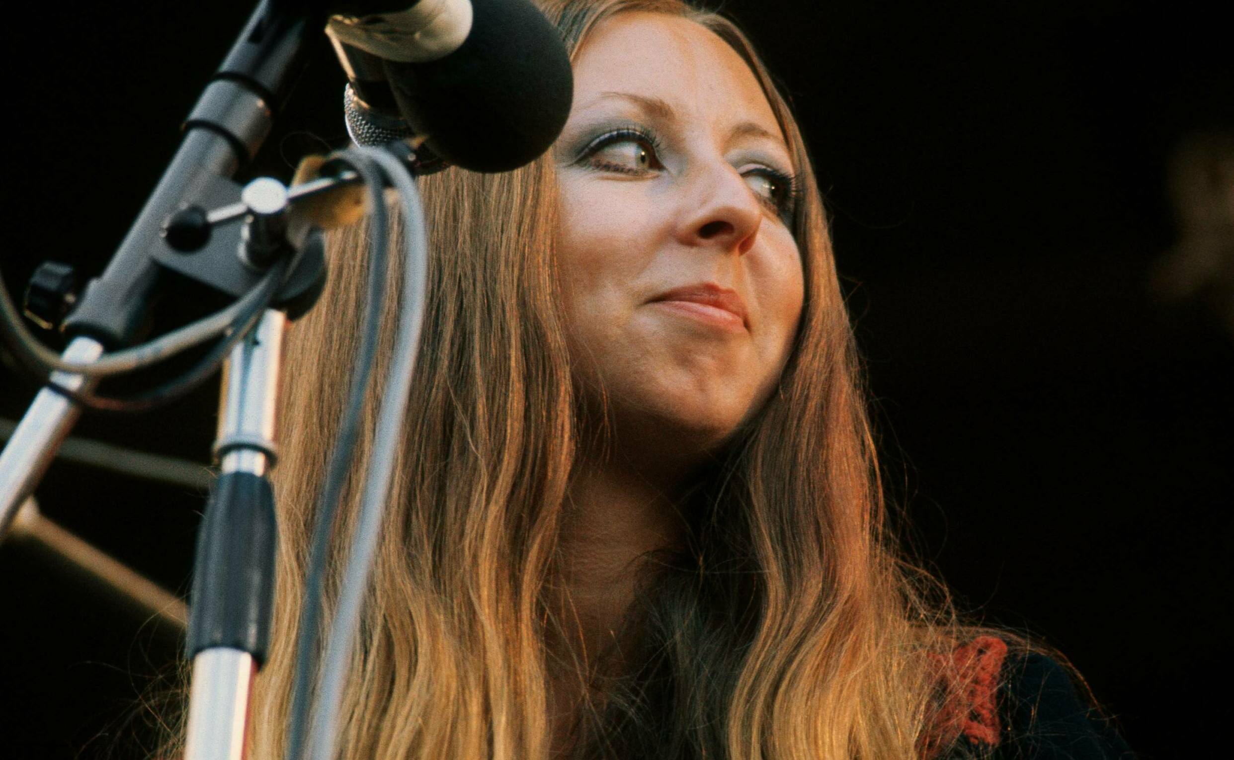 UNITED KINGDOM - JANUARY 01:  ISLE OF WIGHT FESTIVAL  Photo of Jacqui McSHEE and PENTANGLE, JACQUI MCSHEE  (Photo by David...