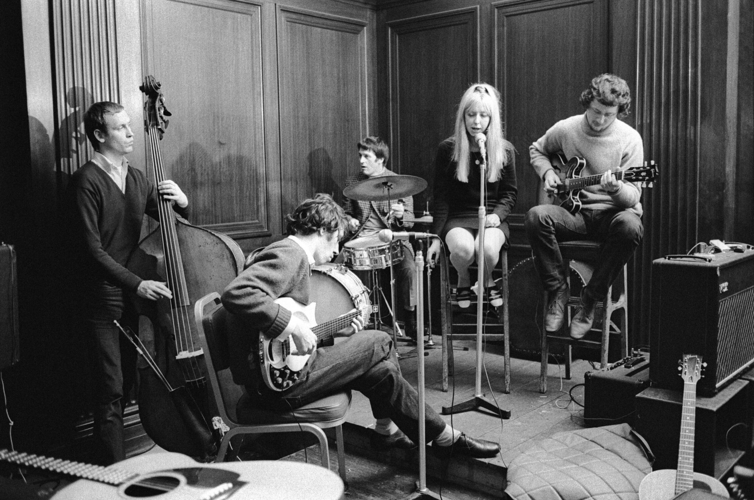 UNITED KINGDOM - JANUARY 01:  Photo of PENTANGLE; Group performing - L-R Danny Thompson, Bert Jansch, Terry Cox, Jacqui Mc...