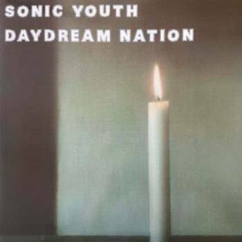 116
Daydream Nation
Sonic Youth
Enigma, 1988
Mehr als nur ein weiteres Post-Punk-Album: Dissonante Riffs und abstrakte Kom...