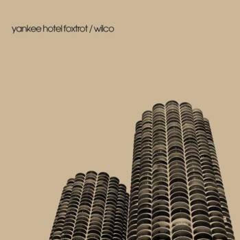 210
Yankee Hotel Foxtrot
Wilco
Nonesuch, 2002

Jeff Tweedy trieb Wilco mithilfe von Jim O’Rourke und mit komplexen Sound...