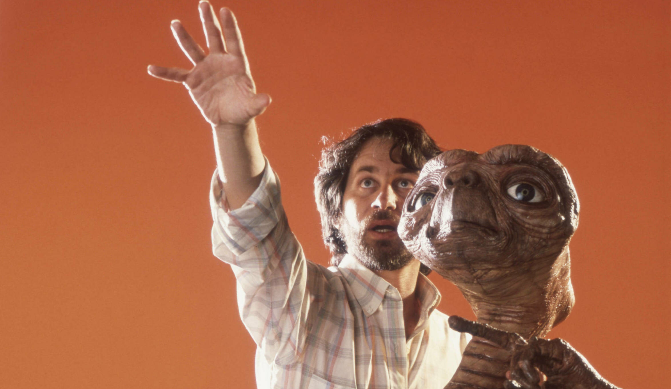 Steven Spielberg zeigt seinem "E.T." den Weg nachhause