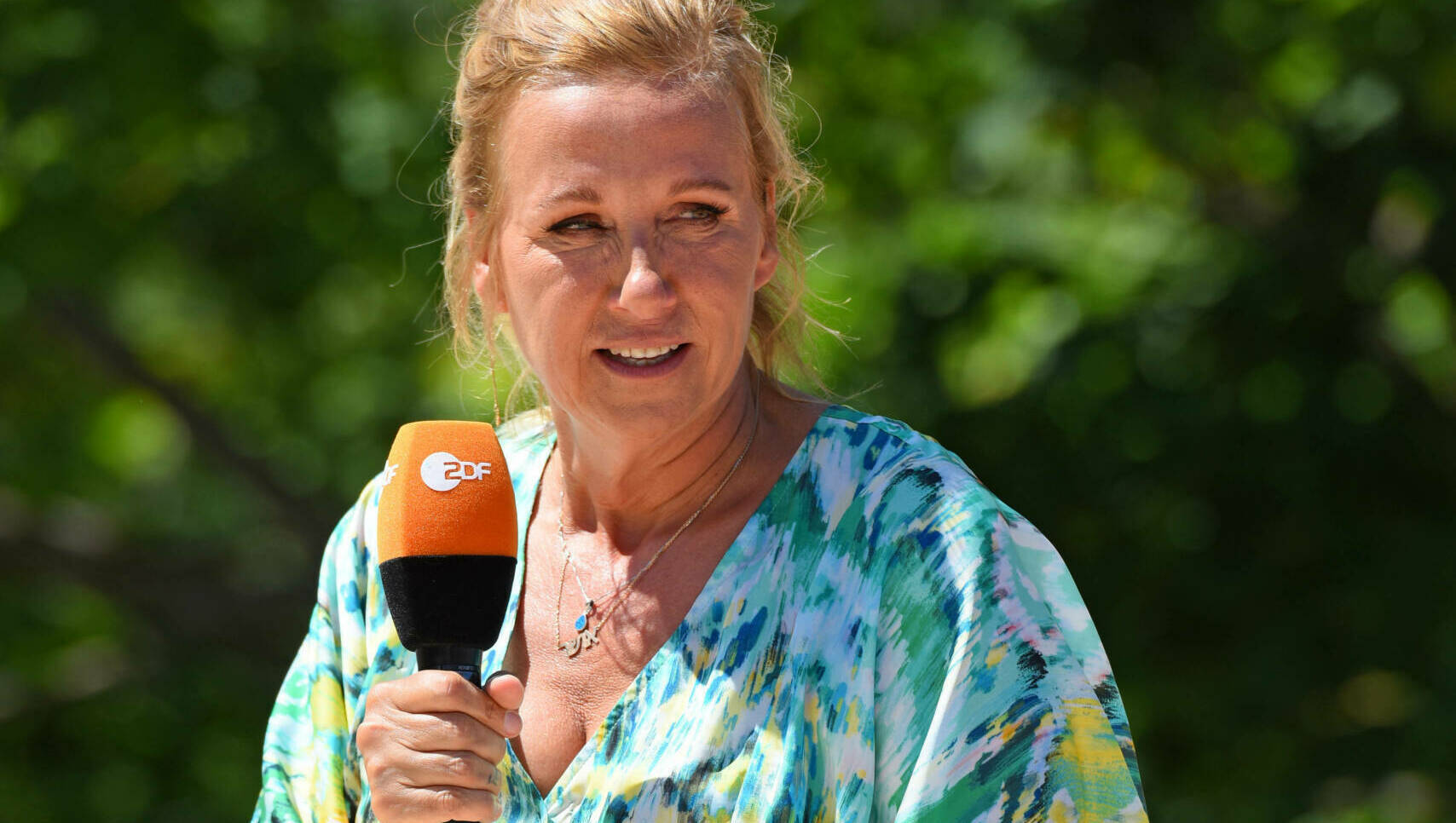 Andrea „Kiwi“ Kiewel während einer Ausstrahlung des „ZDF Fernsehgarten“, 2022