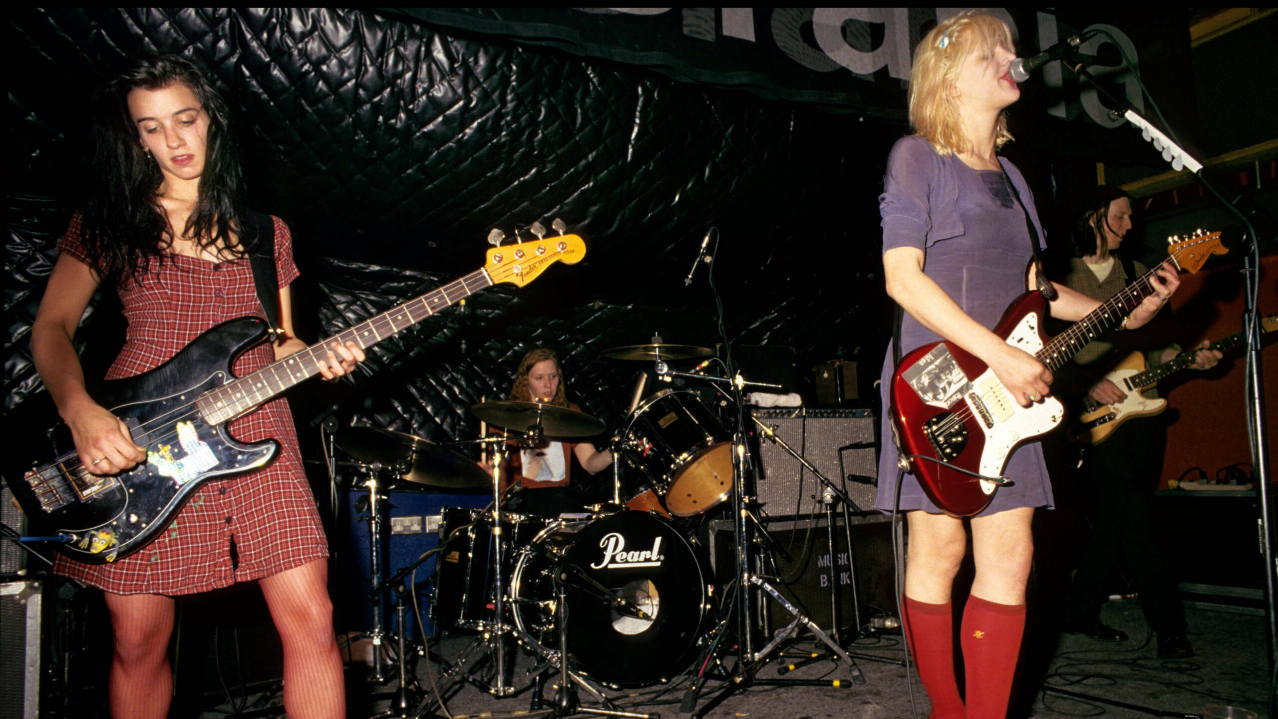 UNITED KINGDOM - JANUARY 01:  SUBTERANIA  Photo of Melissa AUF DER MAUR and HOLE and Courtney LOVE and Eric ERLANDSON, L-R...