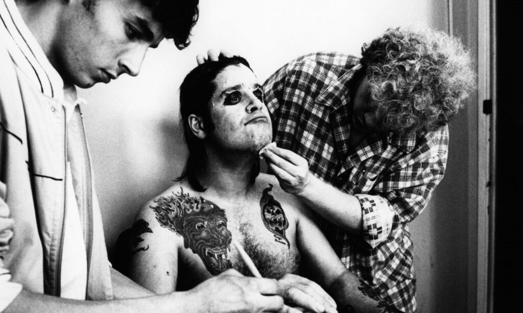 Ozzy Osbourne wird fürs Album-Cover von „Bark At Moon“ präpariert