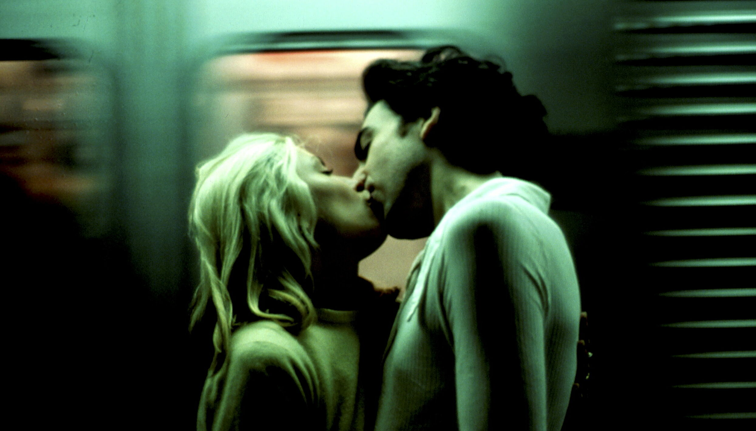 Chris Stein and Debbie Harry, 1976.  (Photo by Roberta Bayley/Redferns)