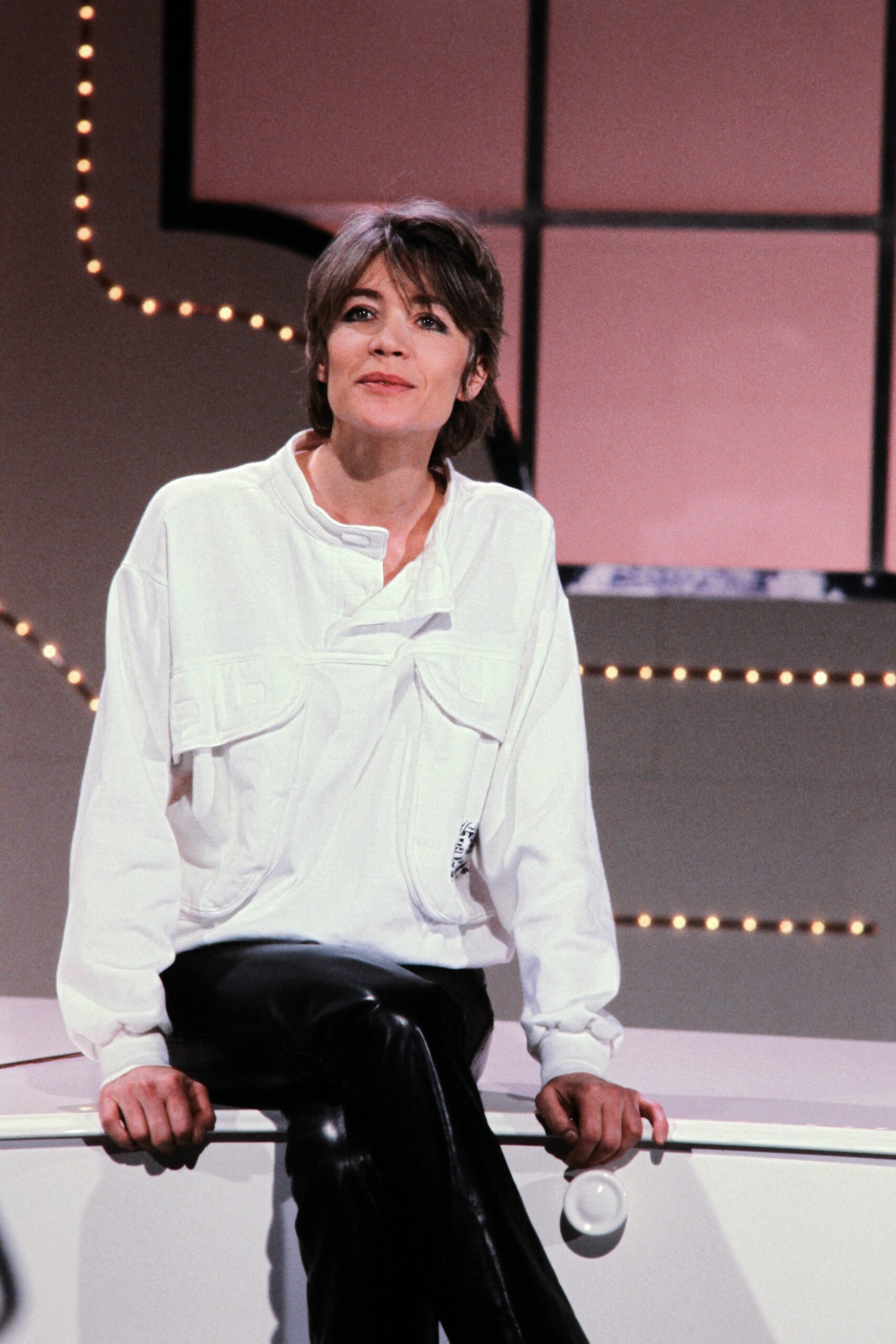 Die französische Sängerin Francoise Hardy bei der Aufzeichnung der Fernsehsendung „La Belle Vie“ in Paris am 12. Jan...
