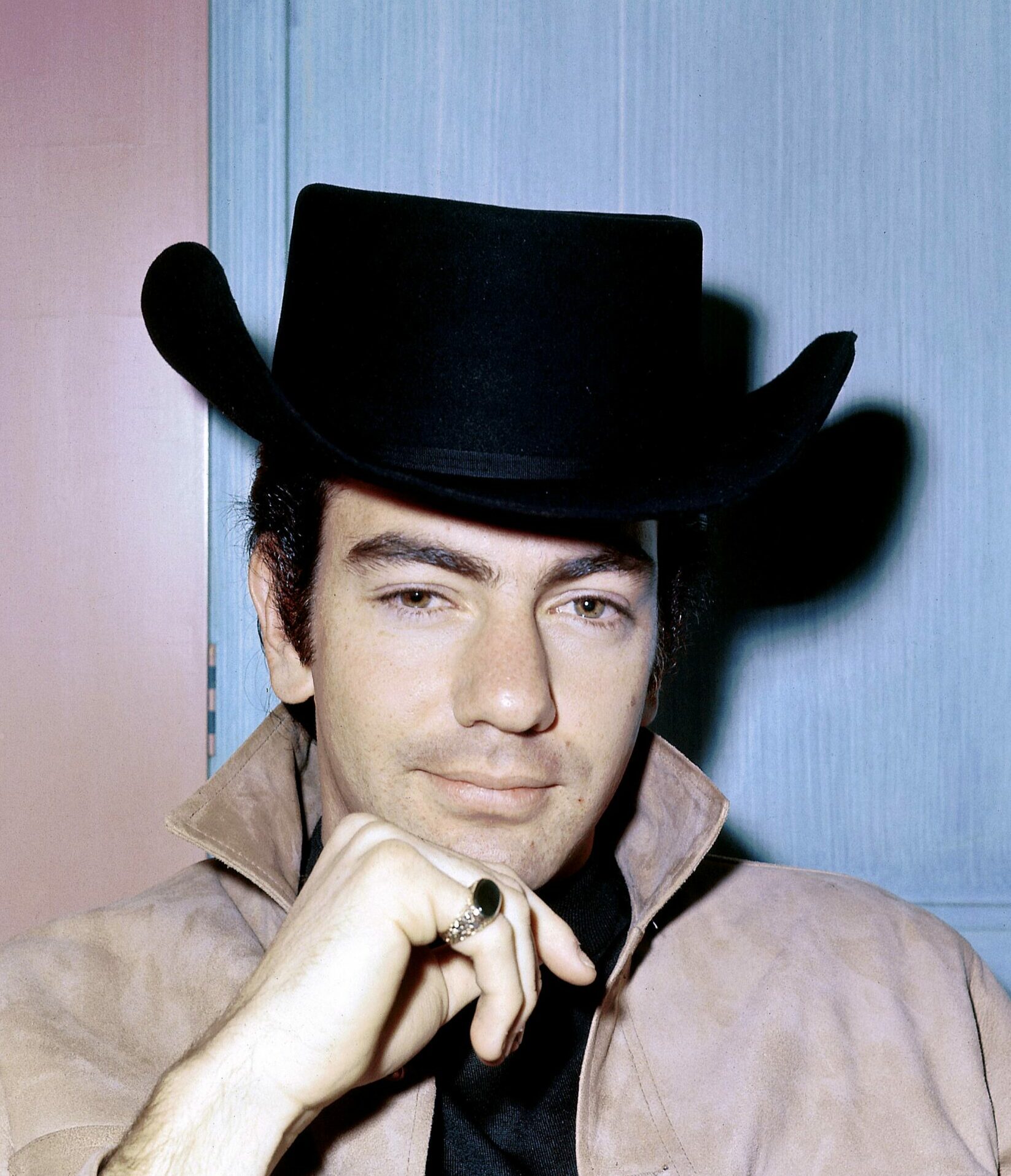 UNITED KINGDOM - JANUARY 01:  Photo of Neil DIAMOND; Posed portrait of Neil Diamond wearing hat  (Photo by CA/Redferns)