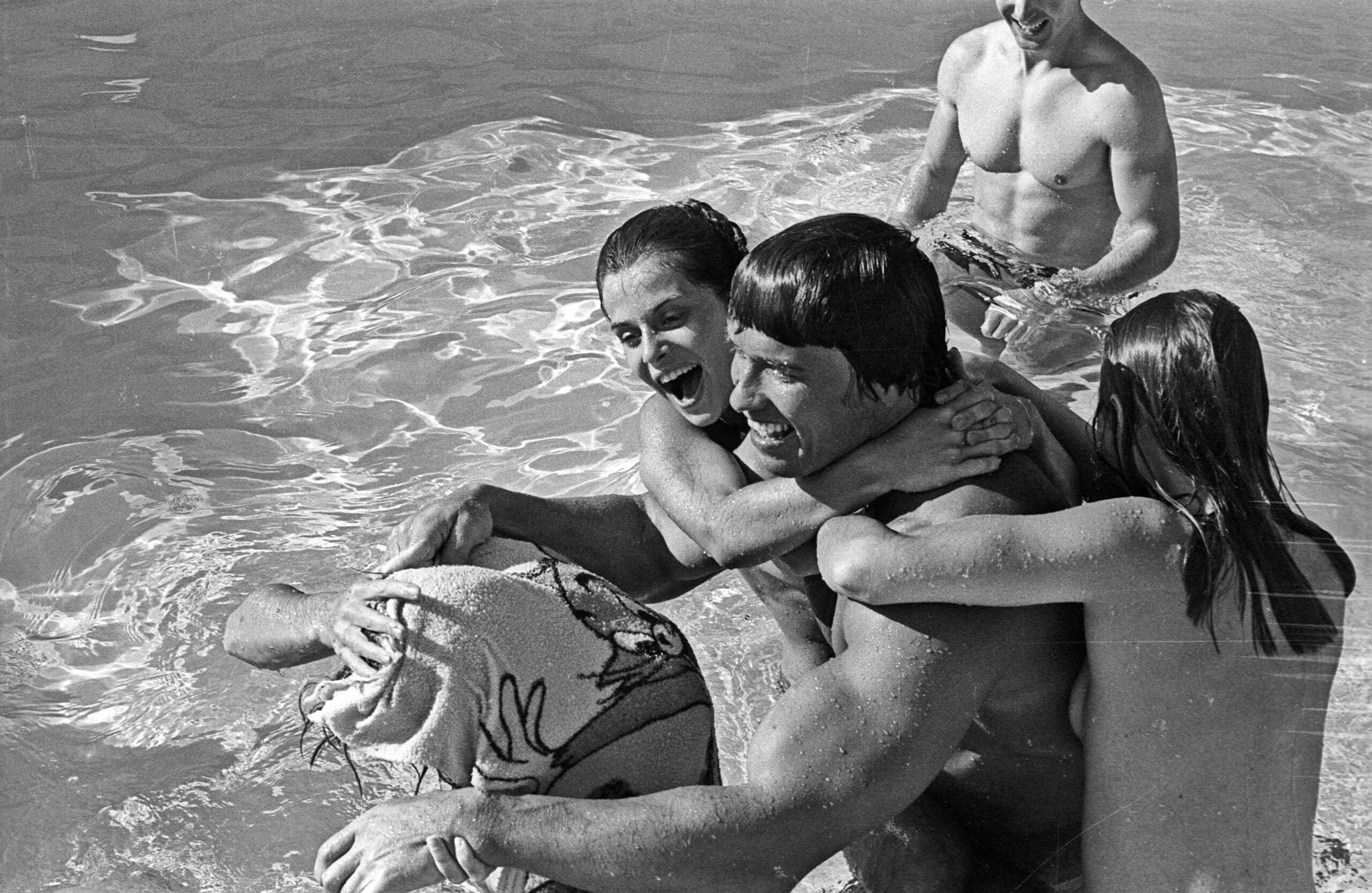 Actor and bodybuilder Arnold Schwarzenegger in a swimming pool with actress Nastassja Kinski (right) and Debra Tate, siste...