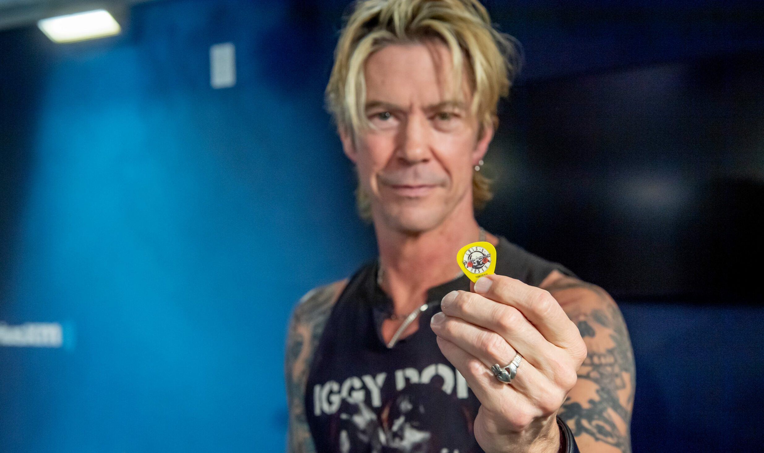 NEW YORK, NEW YORK - JUNE 04: Guns n' Roses bassist Duff McKagan performs with Shooter Jennings at SiriusXM Studios on Jun...