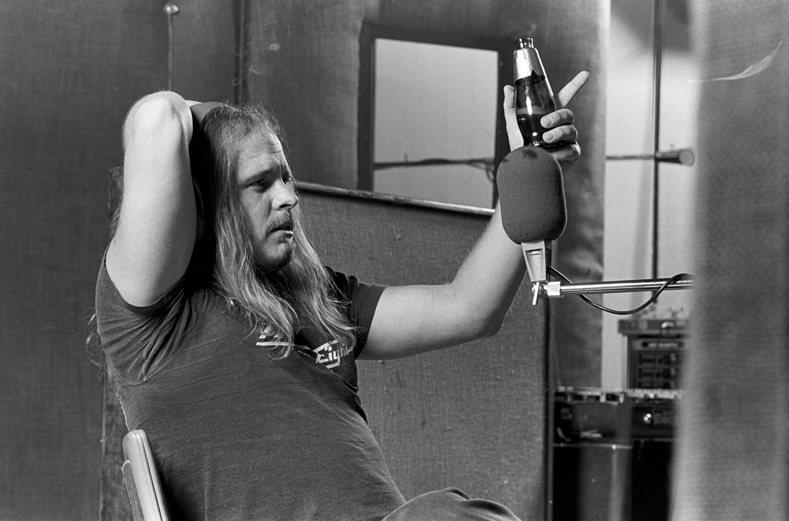 ATLANTA - AUGUST 12: Lynyrd Skynyrd singer-songwriter Ronnie Van Zant works on "Street Survivors" at Studio I on August 12...