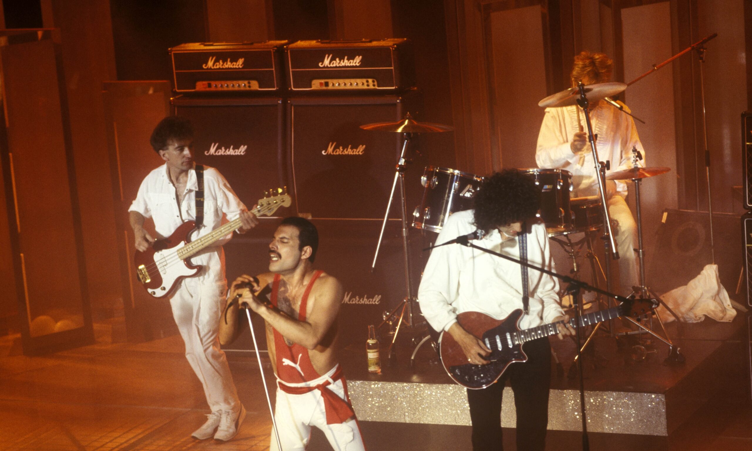 Queen bei einem Auftritt in Montreux im Jahr 1984