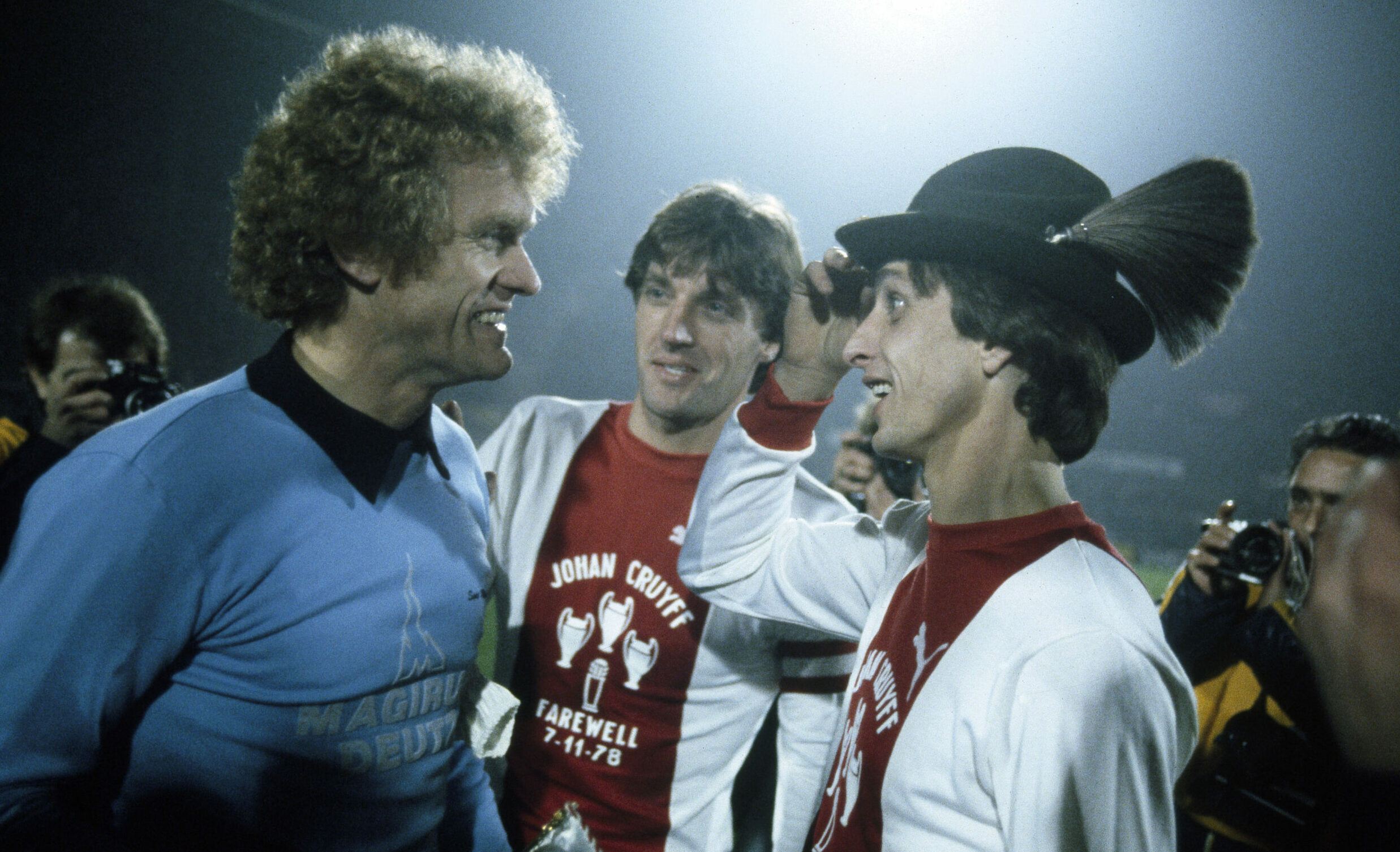 7/11/1978 Johan Cruyff Testimonial Football, Ajax v Bayern Munich, Johan Cruyff receives a Bavarian hat from Sepp Maier ah...