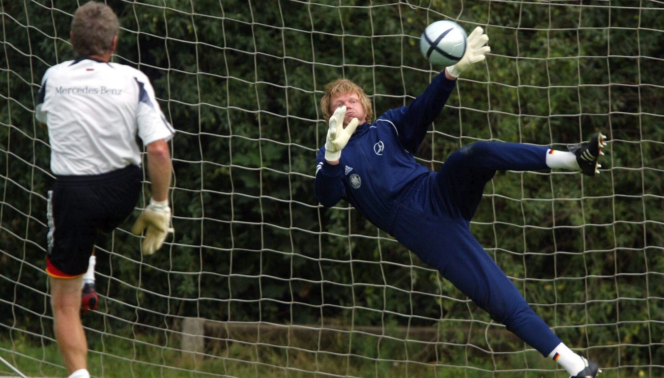 FRANKFURT, GERMANY - AUGUST 16:    Fussball: Nationalmannschaft Deutschland 2004, Frankfurt; Training; Torwarttrainer Sepp...