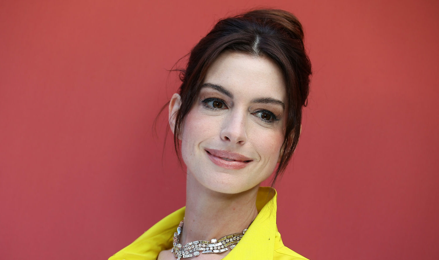 Anne Hathaway 2022 in Paris