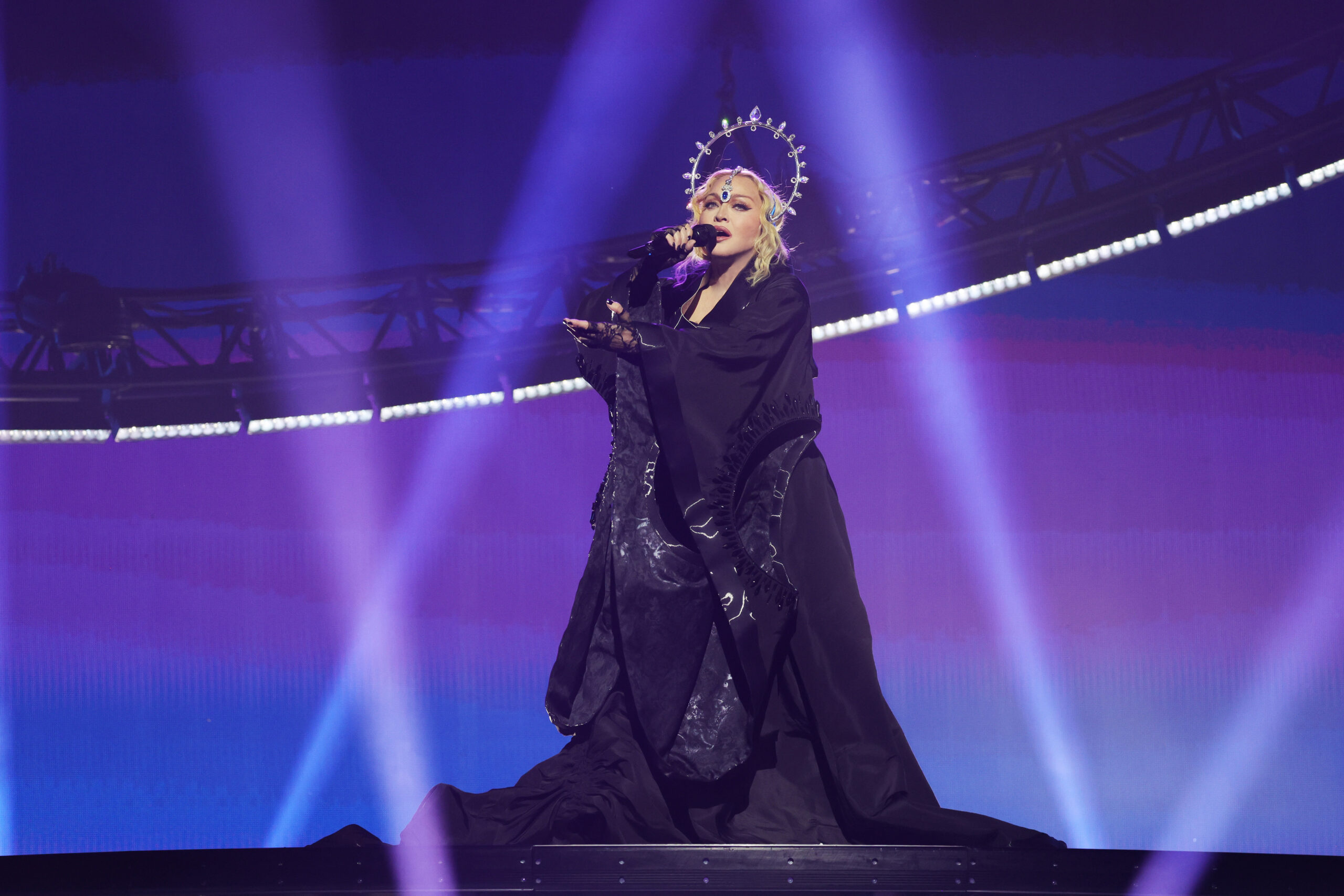 Madonna bei der Eröffnungsshow ihrer „Celebrations“-Tour in London