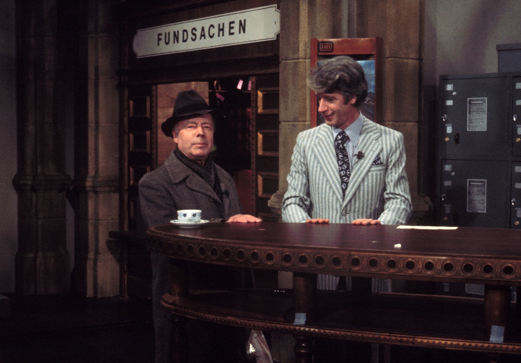 Heinz Rühmann (links), Rudi Carrell, ARD-Show "Am;laufenden Band", Hut, Showmaster, Moderator, Entertainer, (Photo by Pet...