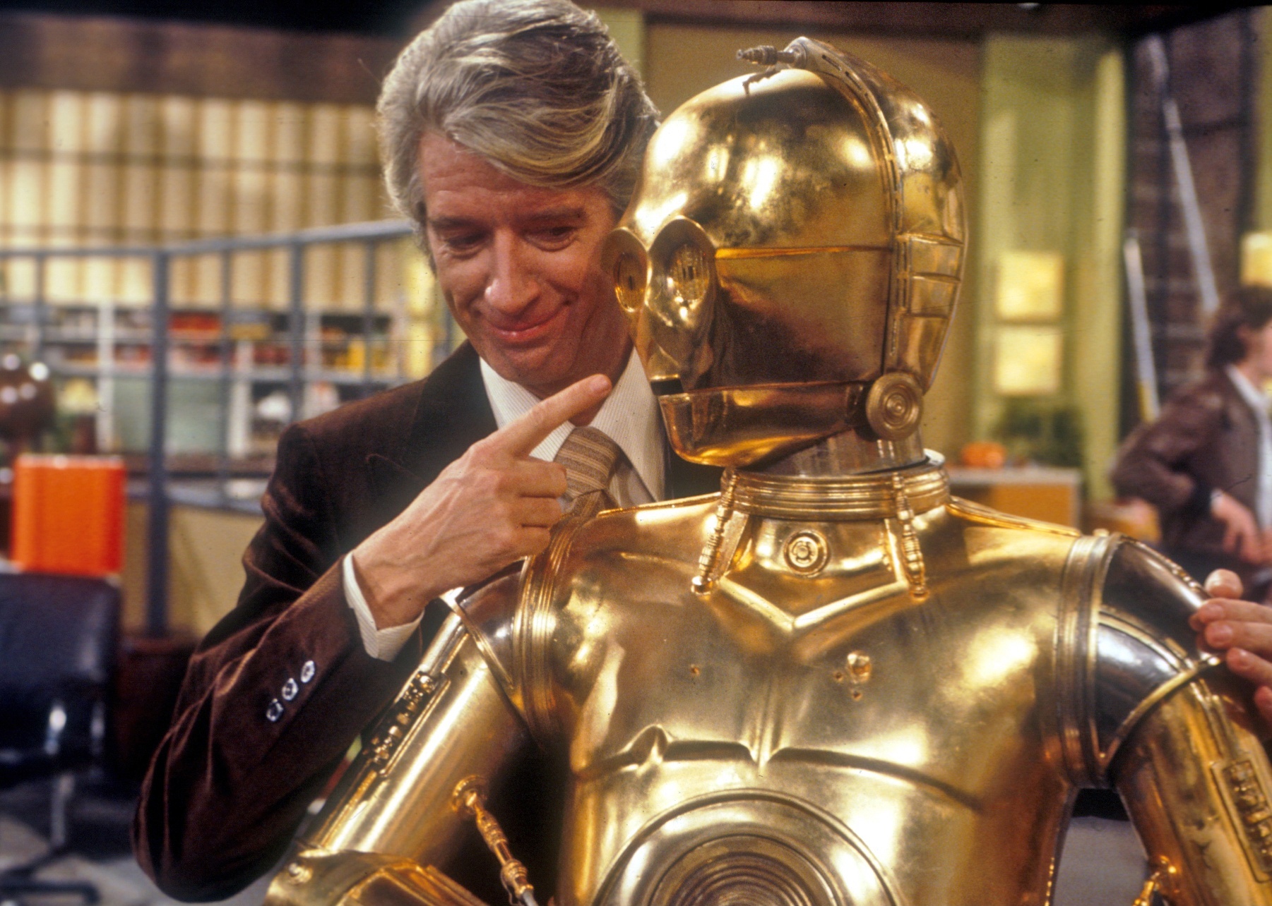 Rudi Carrell mit "C3PO" (Roboter aus Hollywood-Film "Krieg der Sterne" von G e o r g L u c as), ARD-Show "Am laufenden Ban...