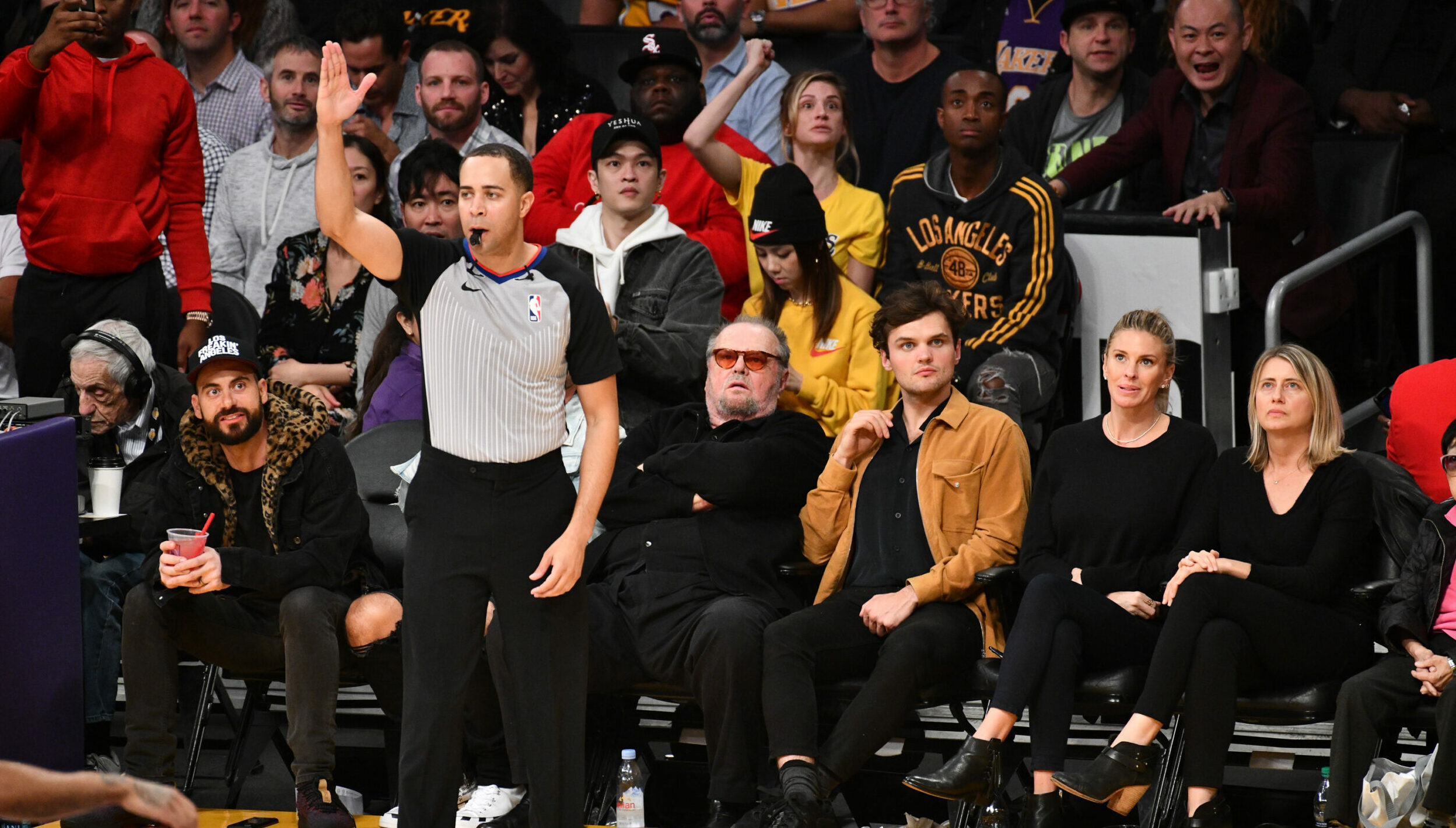 LOS ANGELES, CALIFORNIA - NOVEMBER 07: Actors Jack Nicholson and Ray Nicholson attend a basketball game between the Los An...