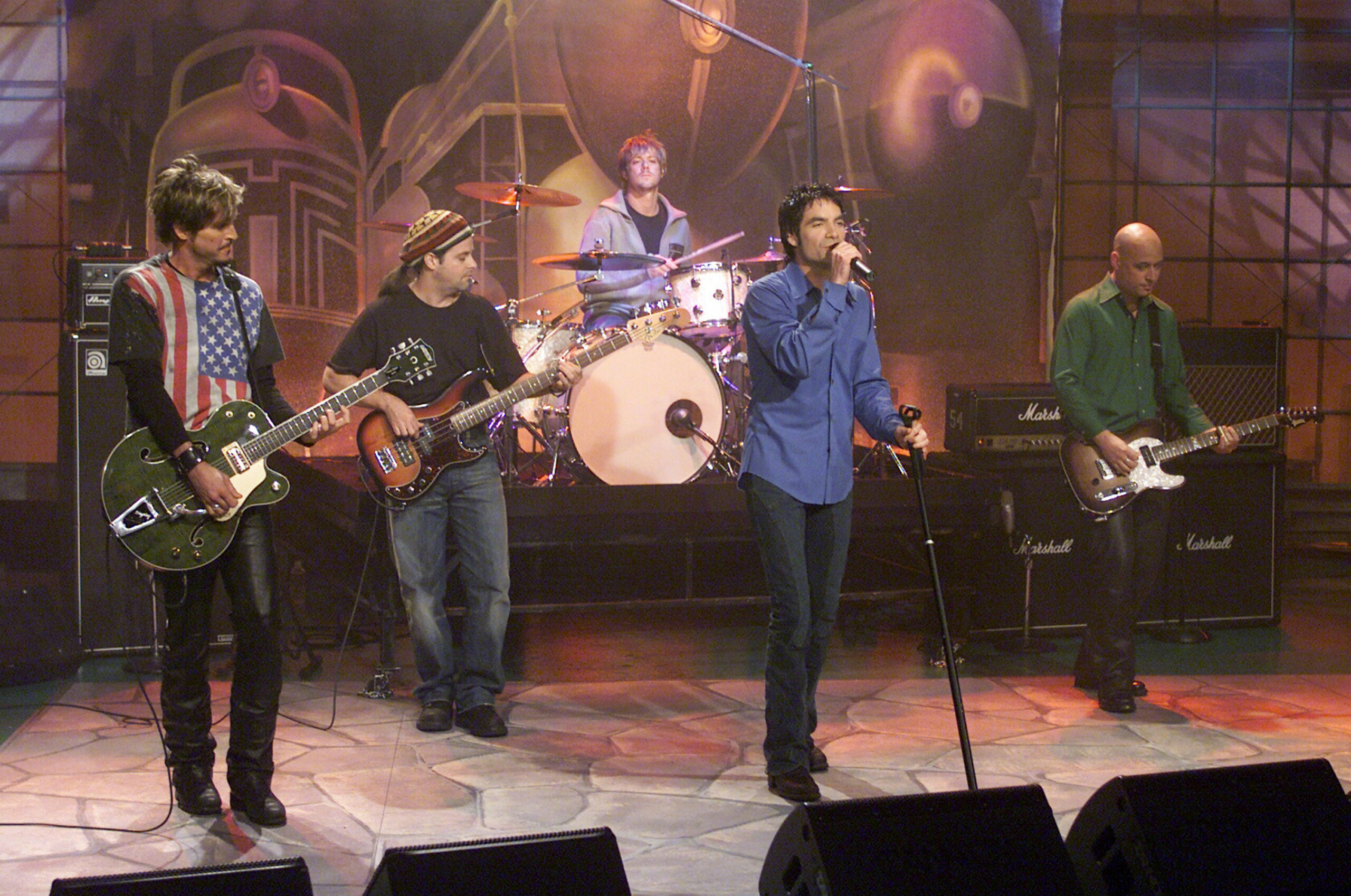 Train in der "Tonight Show With Jay Leno". V. l. n. r.: Charlie Colin, Rob Hotchkiss, Scott Underwood, Pat Monahan und Jim...