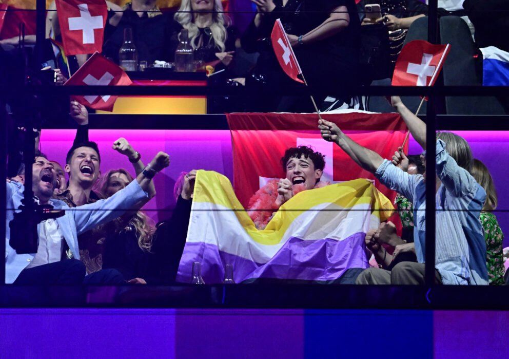 4 Ways to Remove Tonsil Stones (Tonsilloliths) - wikiHow