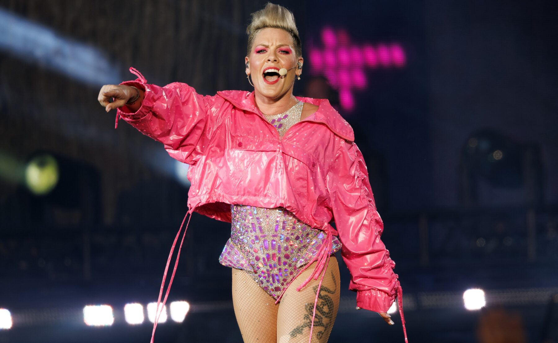 Pink live in Stuttgart: Tickets, Anfahrt, Support, Setlist, Wetter ...