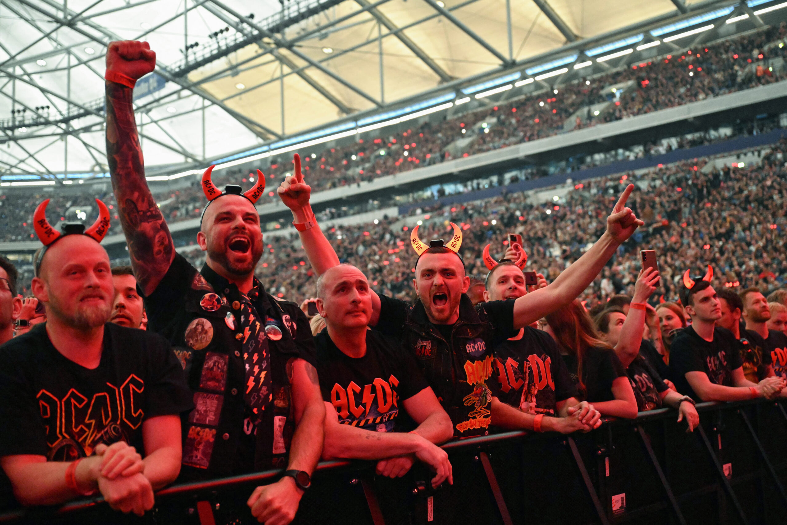 Fans beim AC/DC-Konzert in Gelsenkirchen