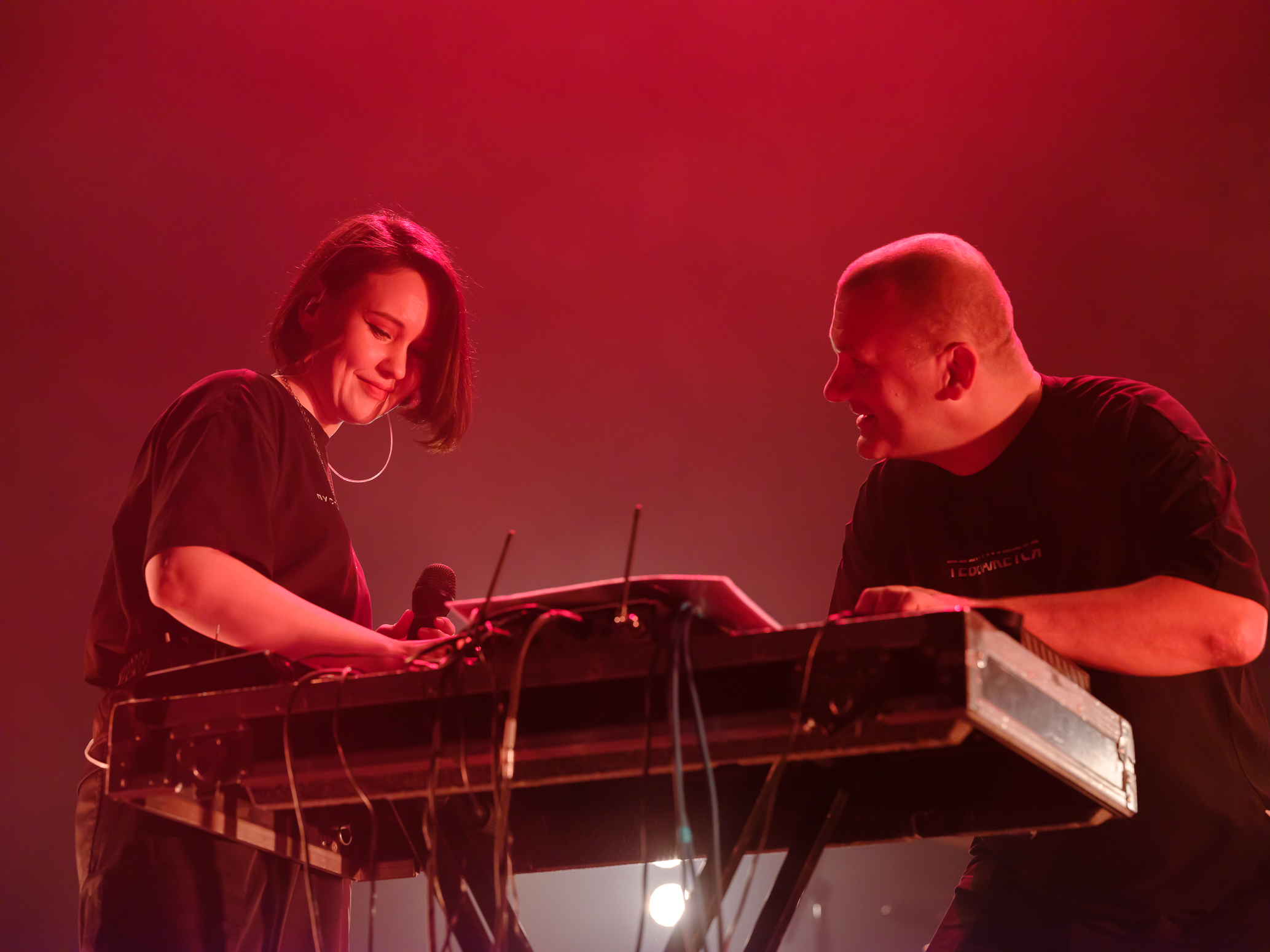 Sängerin und Poetin Aigel Gaisina und Produzent Ilja Baramia vom russischen Musikduo Aigel.