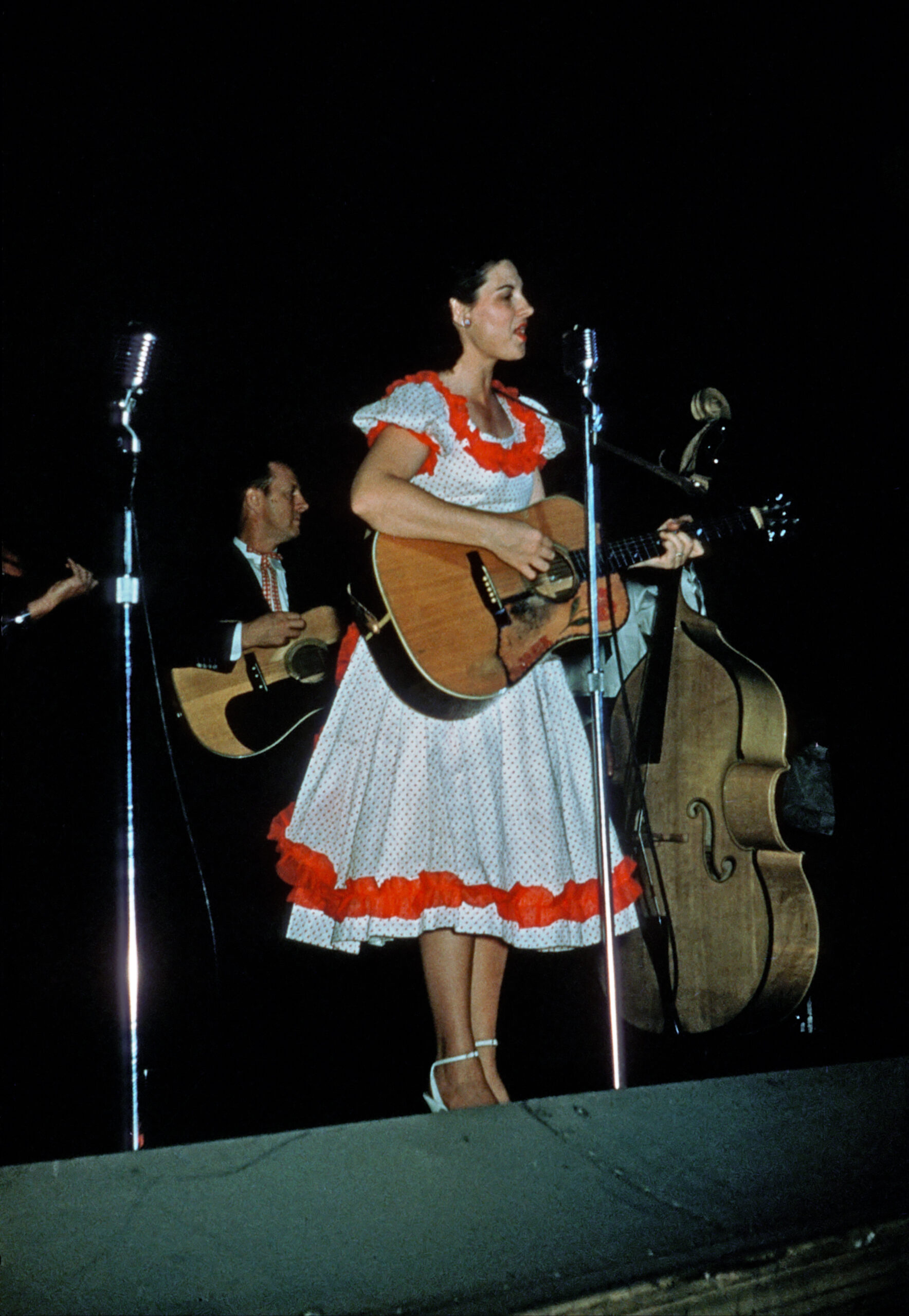 CIRCA 1950:  Country singer Kitty Wells performs onstage in circa 1950. (Photo by Michael Ochs Archives/Getty Images)