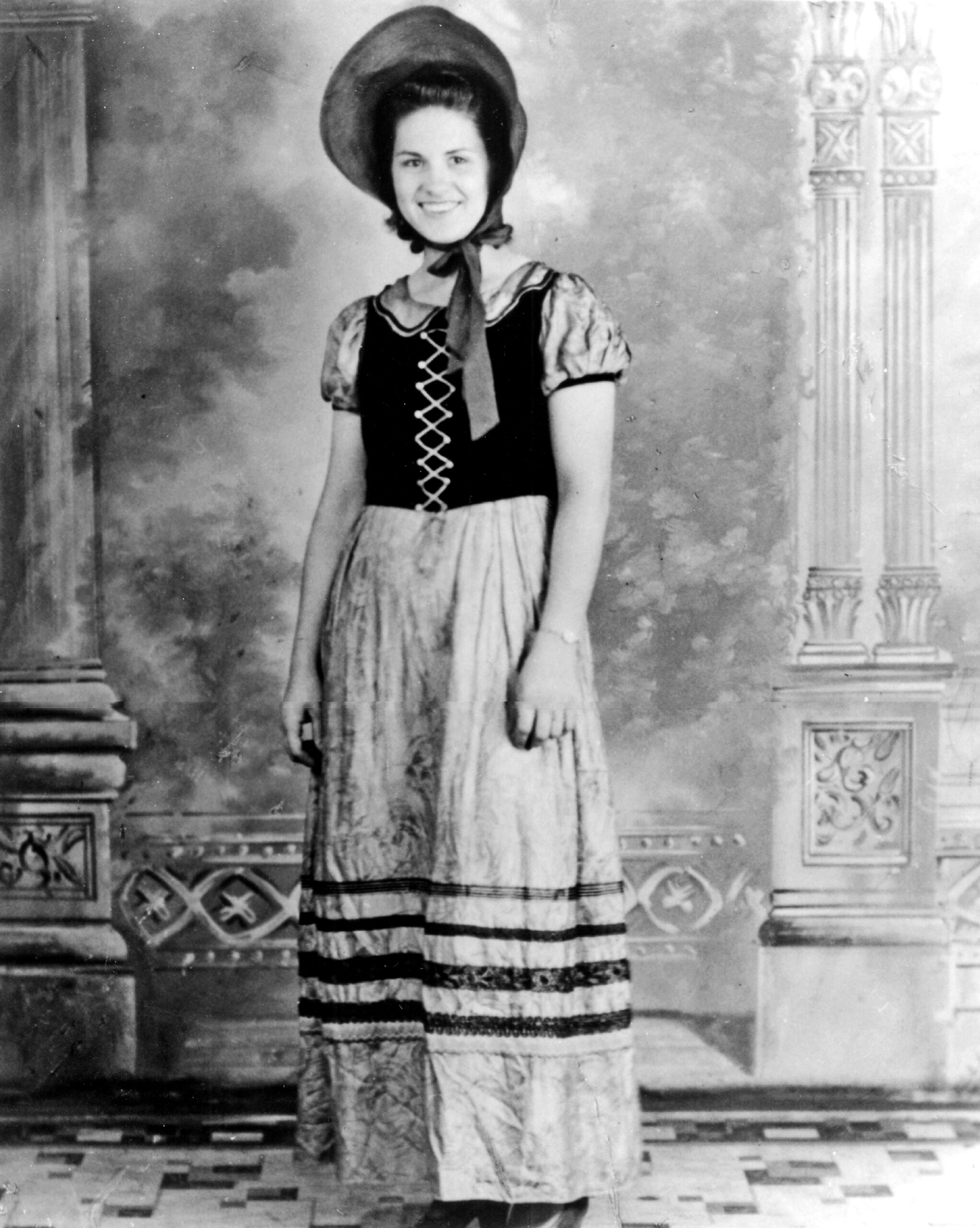 CIRCA 1943: Country singer Kitty Wells poses for a portrait in circa 1943. (Photo by Michael Ochs Archives/Getty Images)