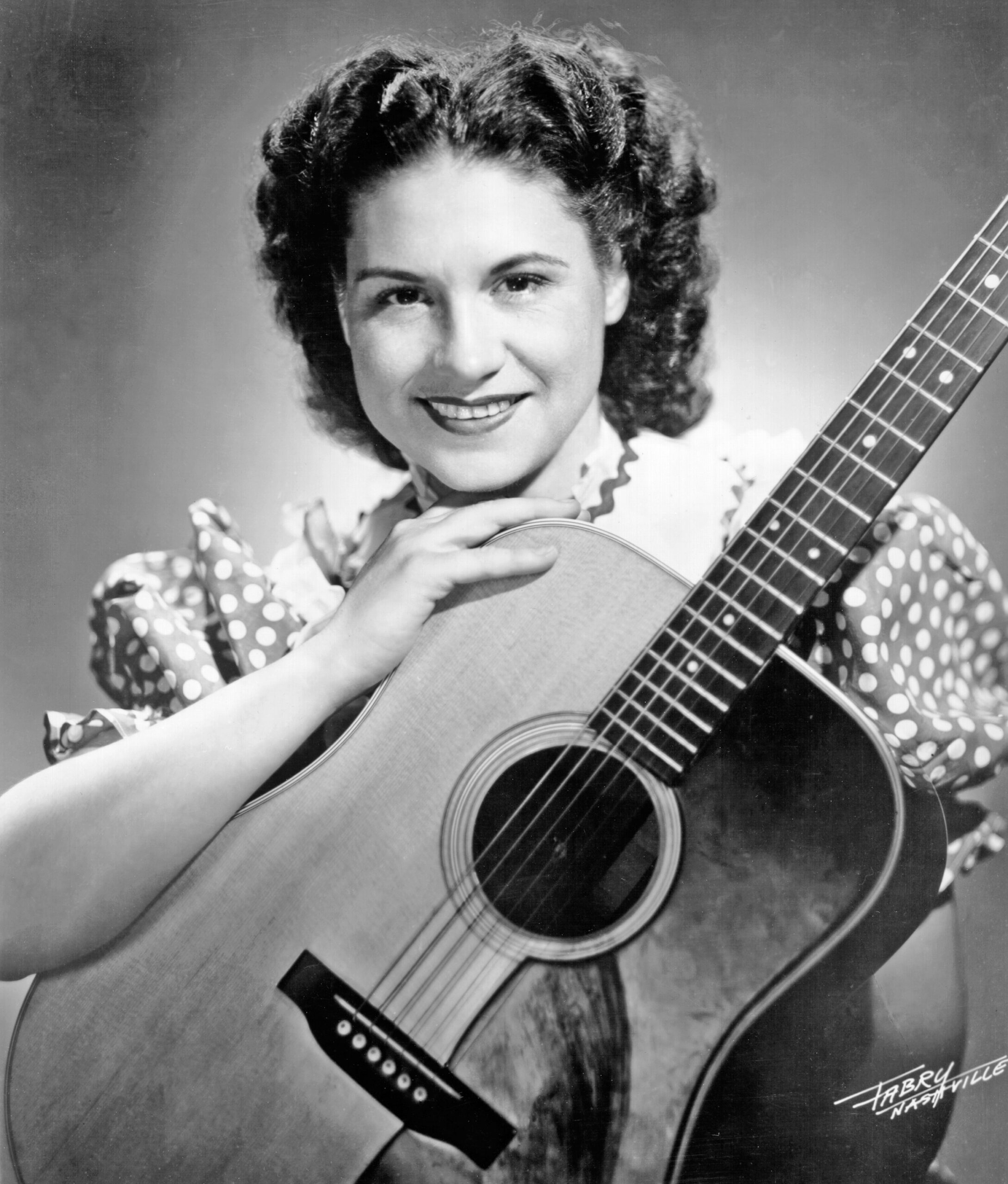 NASHVILLE, TN - 1954: Country singer Kitty Wells poses for a portrait with an acoustic guitar in 1954 in Nashville, Tennes...