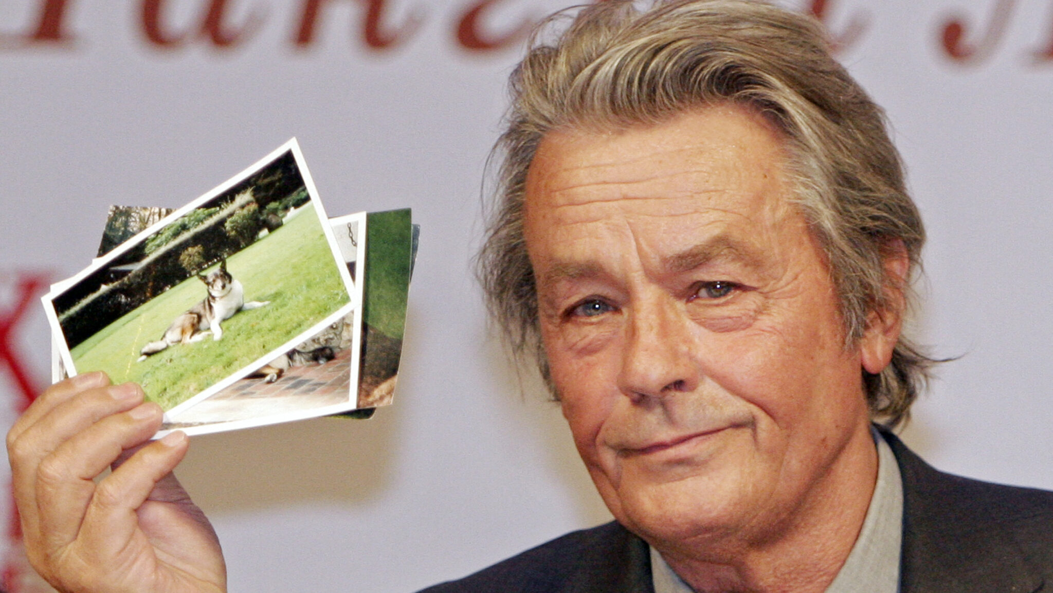 Alain Delons Bestattung Letzte Ruhestätte inmitten seiner Hunde