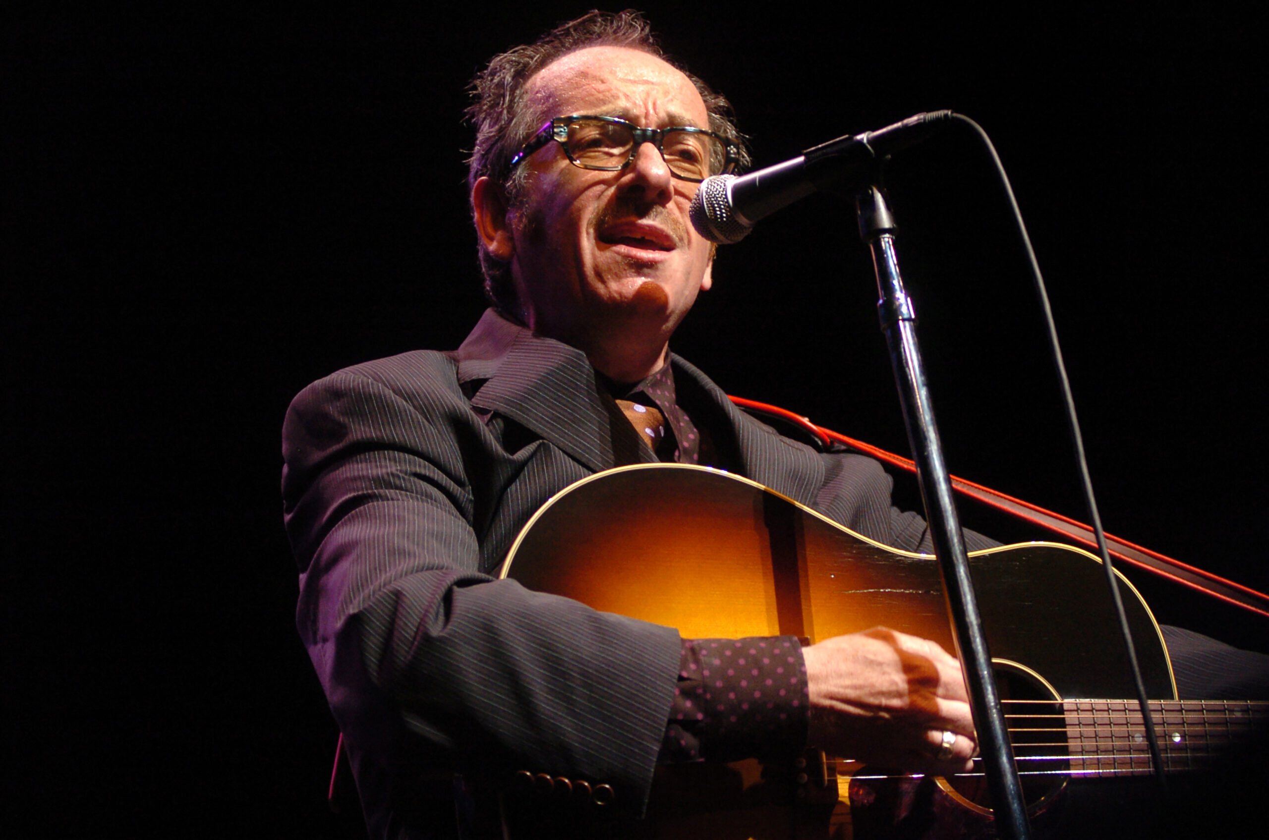 Elvis Costello streicht N-Wort und reagiert auf Wo