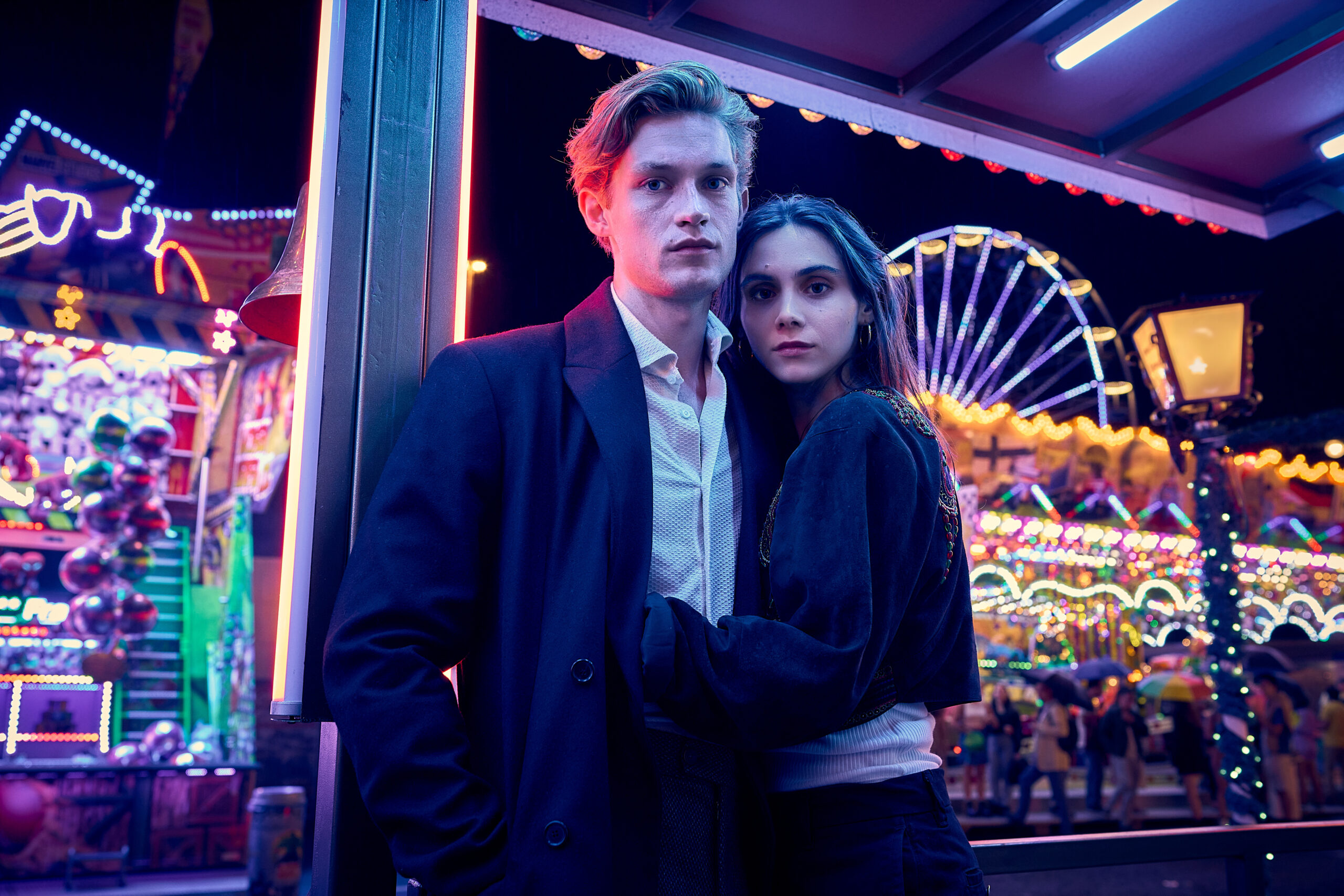 Damian Hardung und Havana Joy in "Love Sucks"