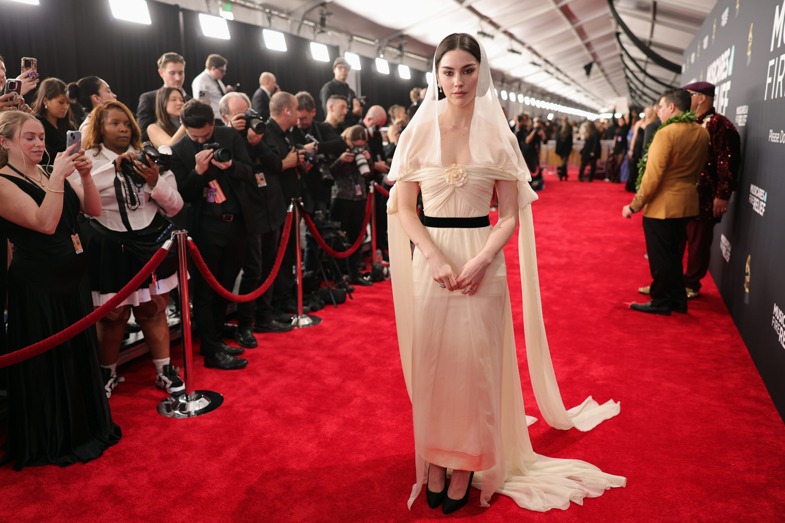 Gracie Abrams Outfit gehörte zu den Hinguckern