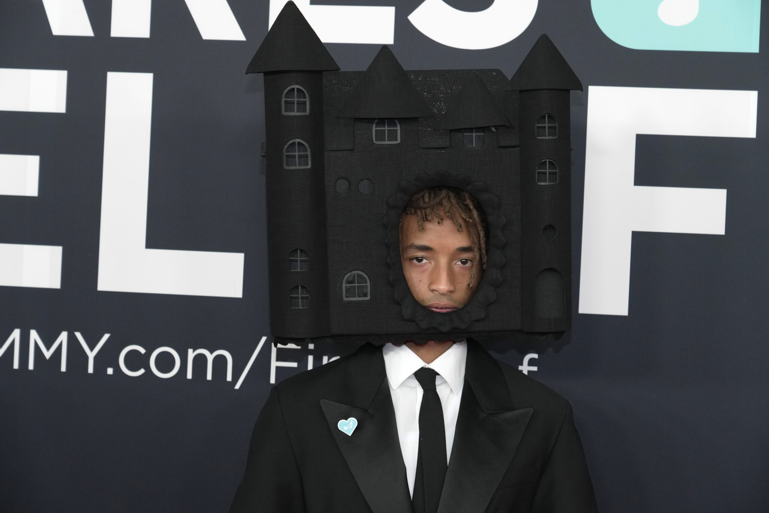 Jaden Smith ließ in Sachen Kopfschmuck etwas Besonderes einfallen