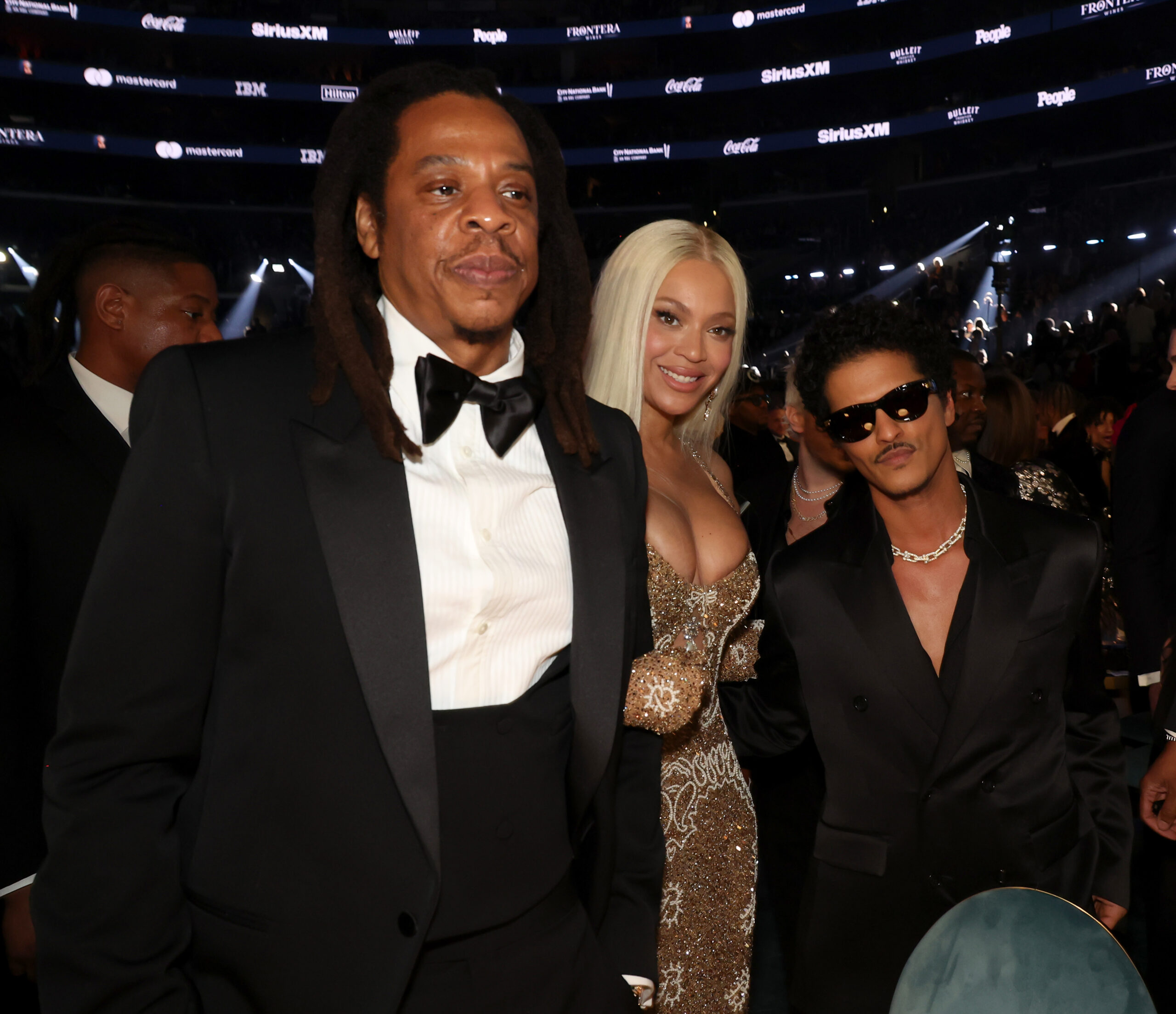 … und mit Ehemann Jay-Z und Bruno Mars