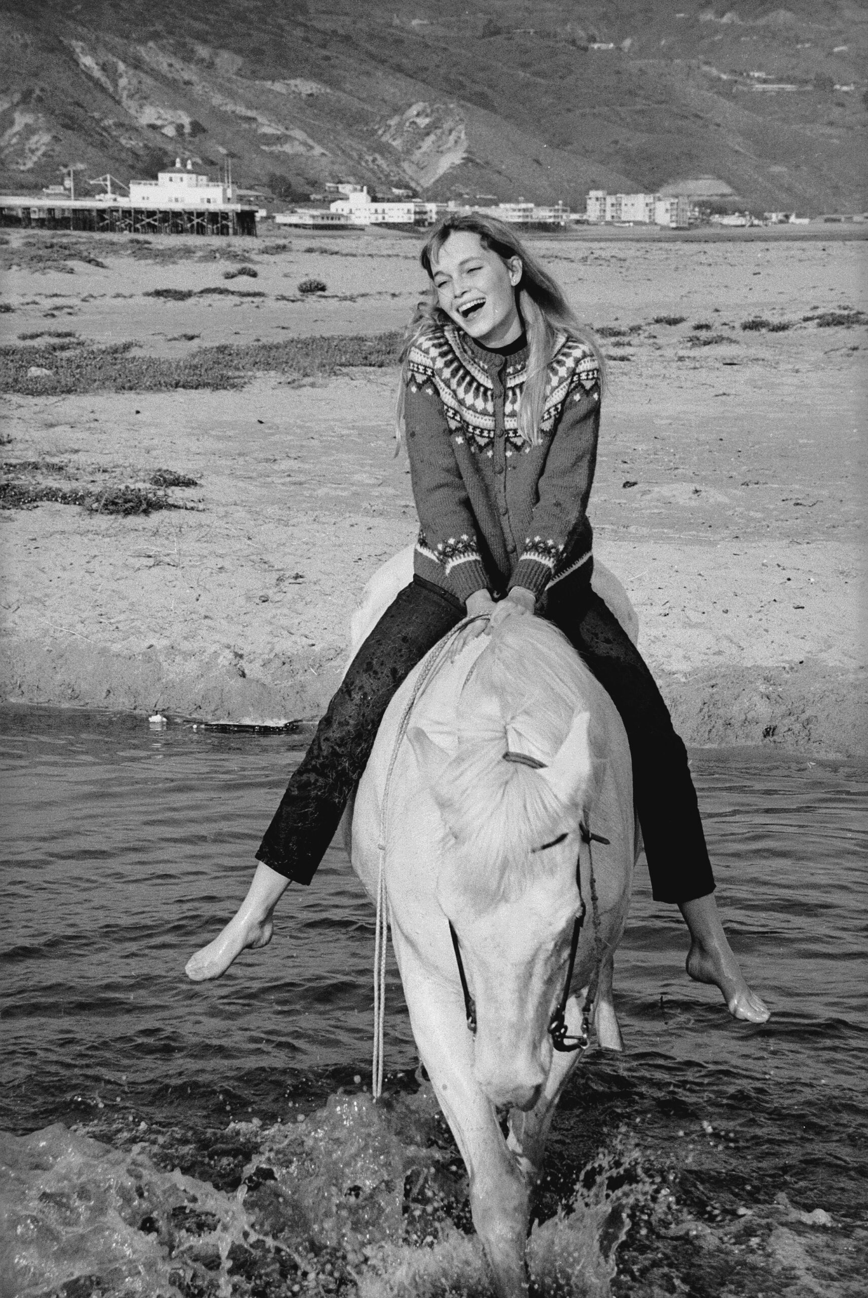 circa 1965:  American actress Mia Farrow on horseback.  (Photo by Fotos International/Getty Images)
