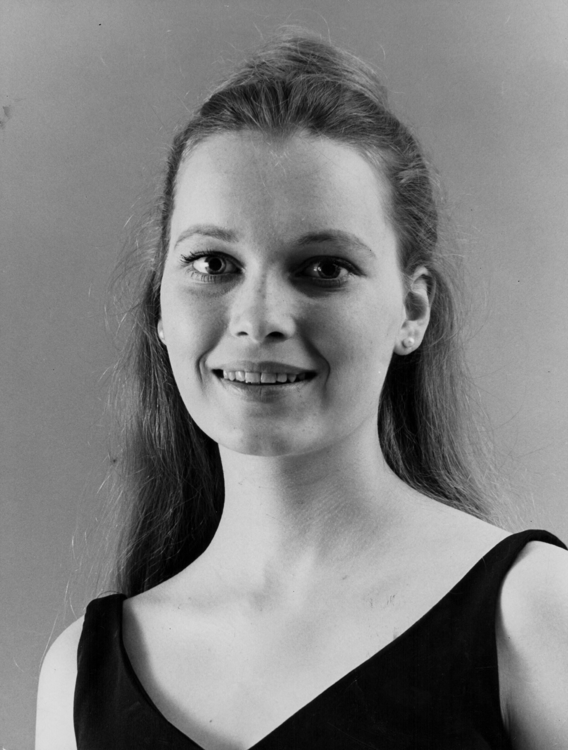 Portrait of actress Mia Farrow ages 18, to promote her role in the play 'My Three Angels' in Ohio, circa 1963. (Photo by P...