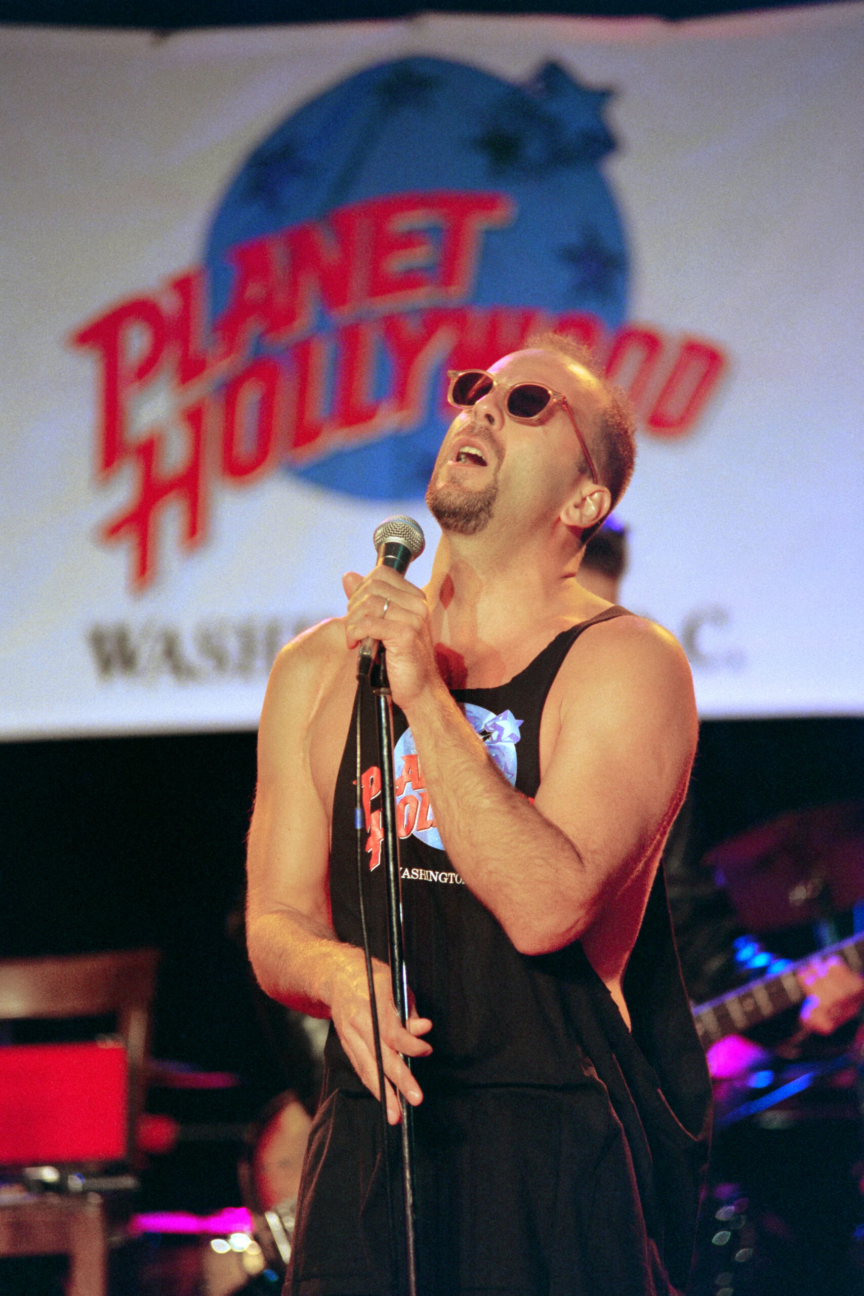 US actor Bruce Willis belts out a song as he performs with his blues band the Red Devils on October 3, 1993 to launch the ...
