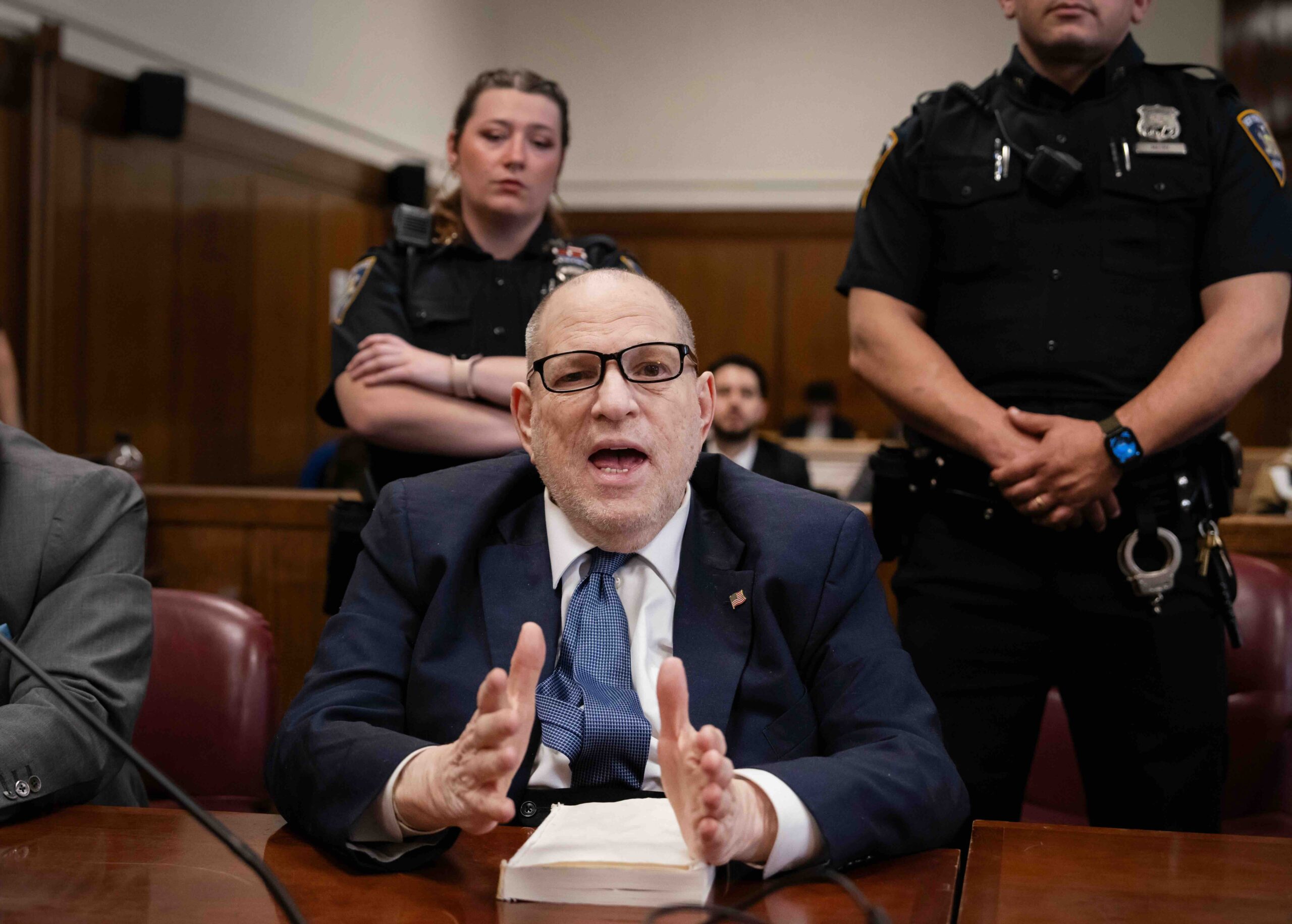 Der ehemalige Filmproduzent Harvey Weinstein erscheint am zweiten Tag zu seinem Wiederaufnahmeverfahren vor dem vor dem Ob...