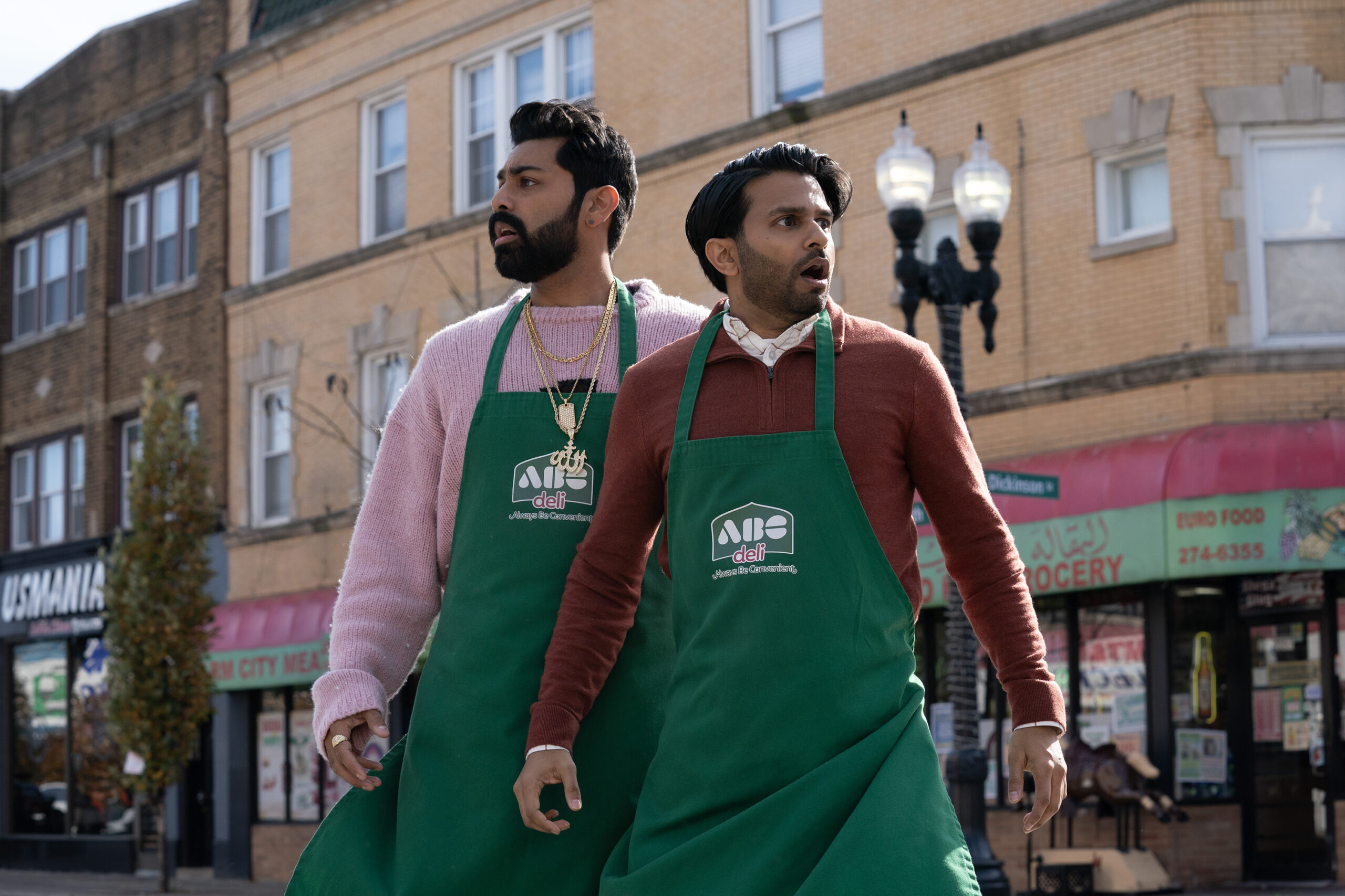 Die "Deli Boys" (Saagar Shaik, Asif Ali) von Disney+ in Aktion