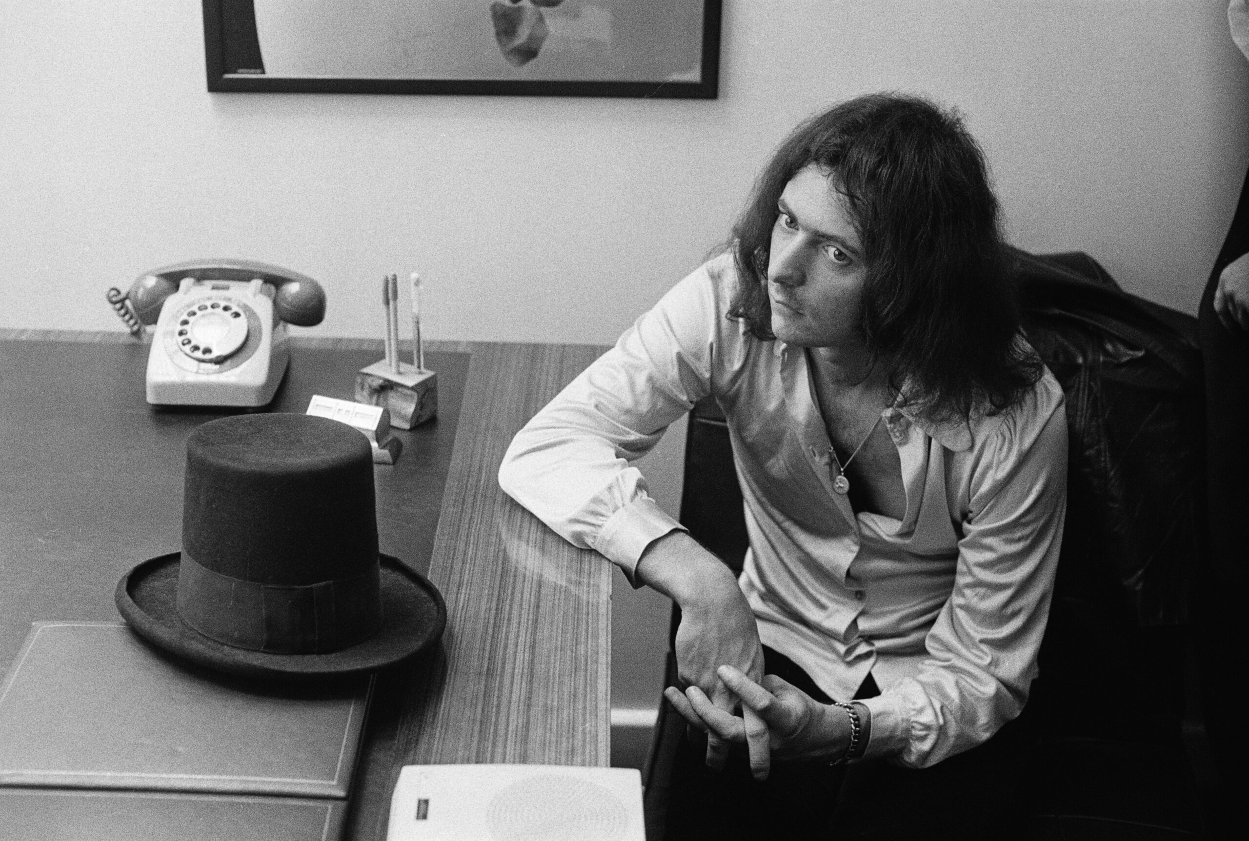 5. Juli 1973: Ritchie Blackmore mit Hut – aufgenommen im Londoner Büro von Presseagent Les Perrin.