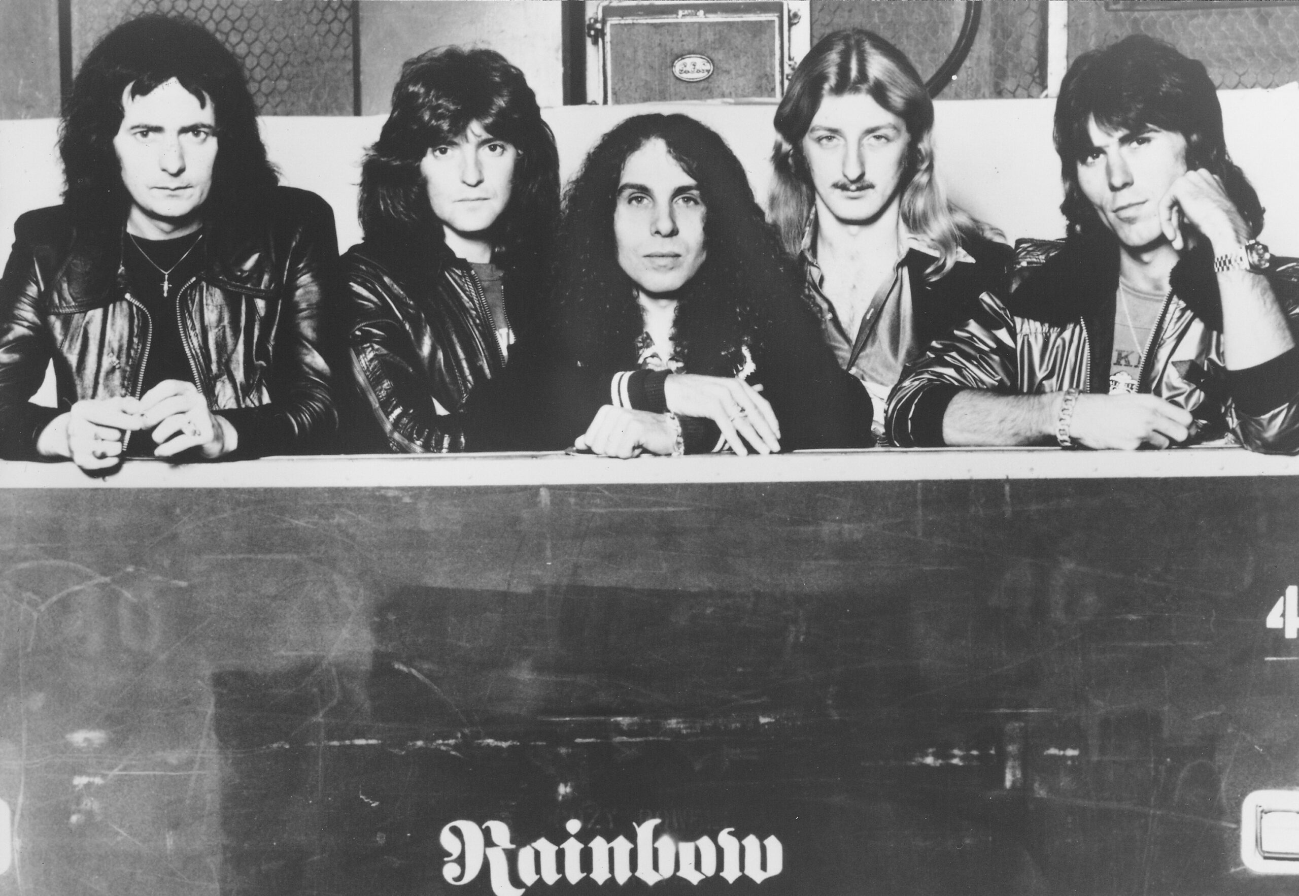 Um 1977: Ritchie Blackmore, Jimmy Bain, Ronnie James Dio, Mark Clarke und Cozy Powell – Rainbow in ihrer klassischen Roc...